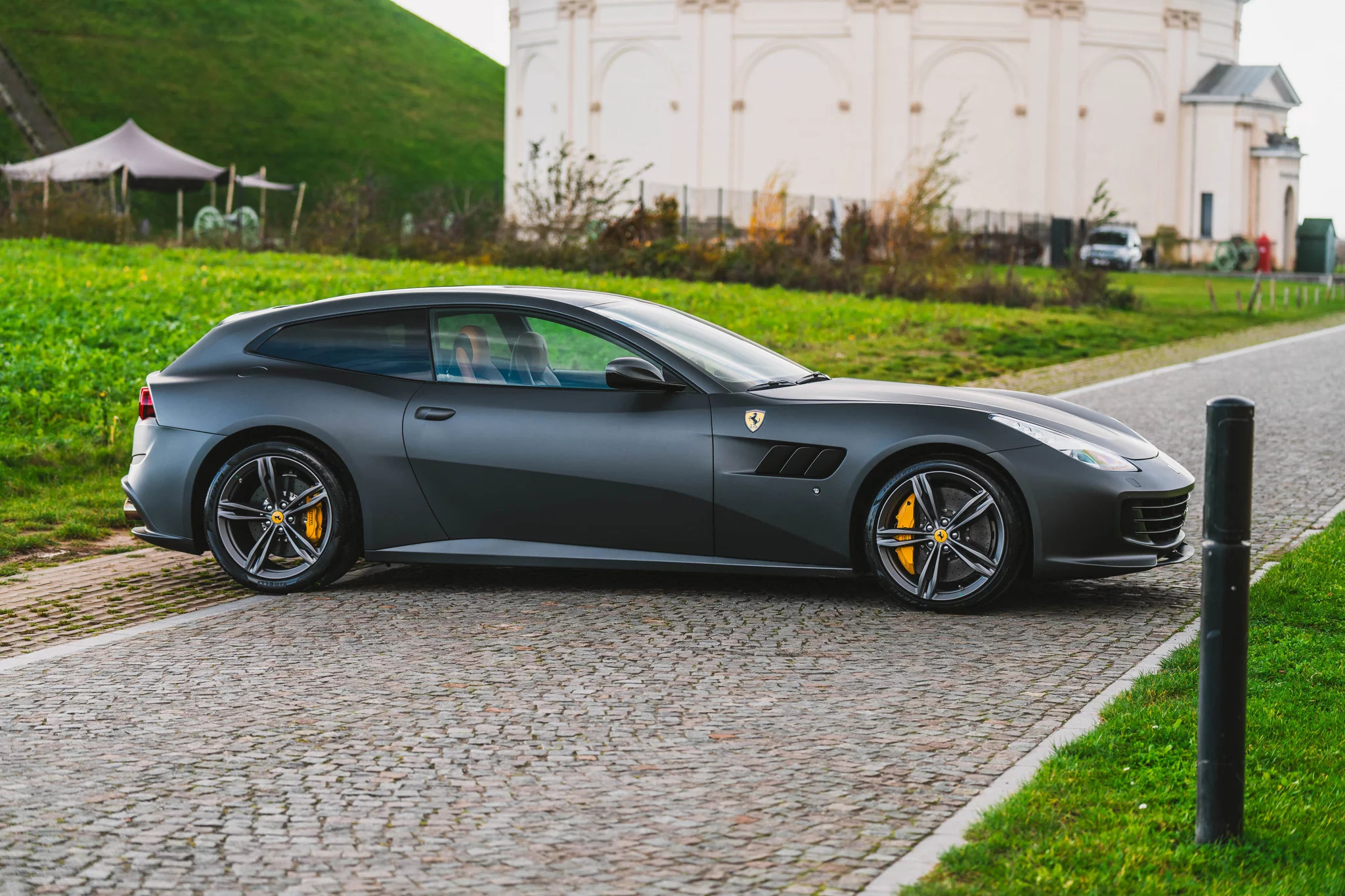 Grigio Silverstone Opaco Ferrari GTC4Lusso