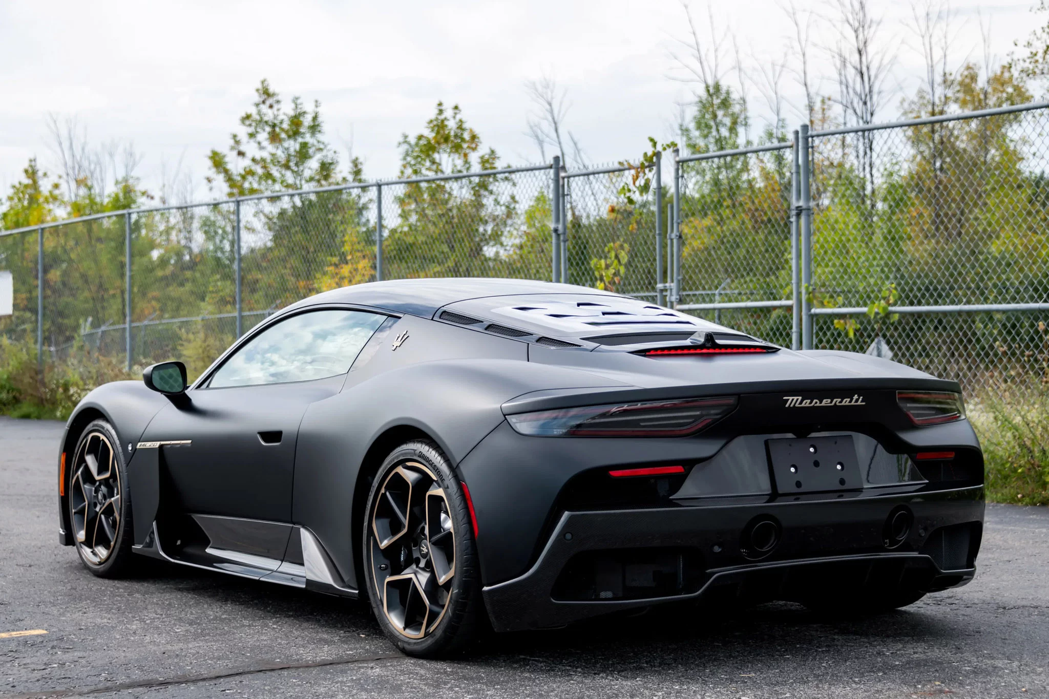 Nero Essenza Matte Maserati MC20
