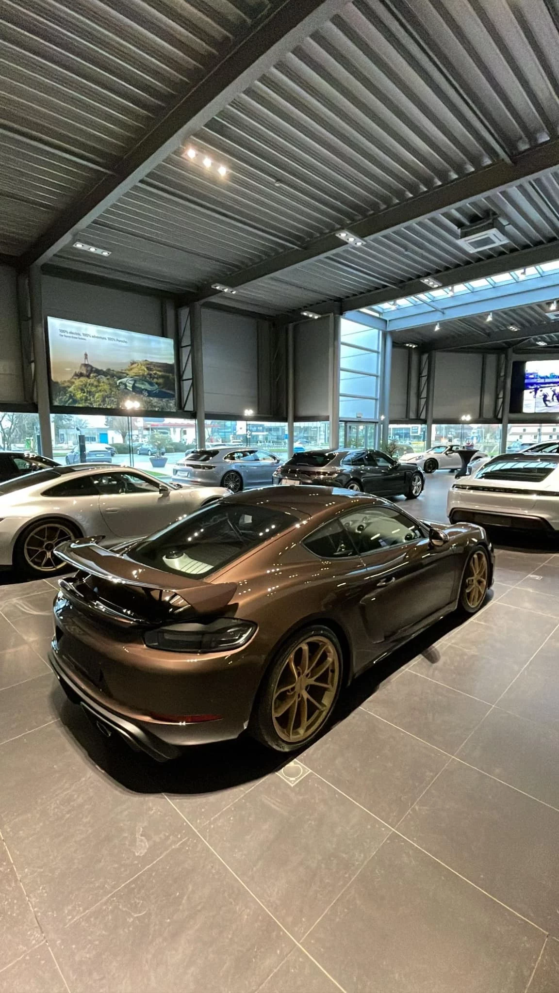 Macadamia Metallic Porsche 718 Cayman GT4