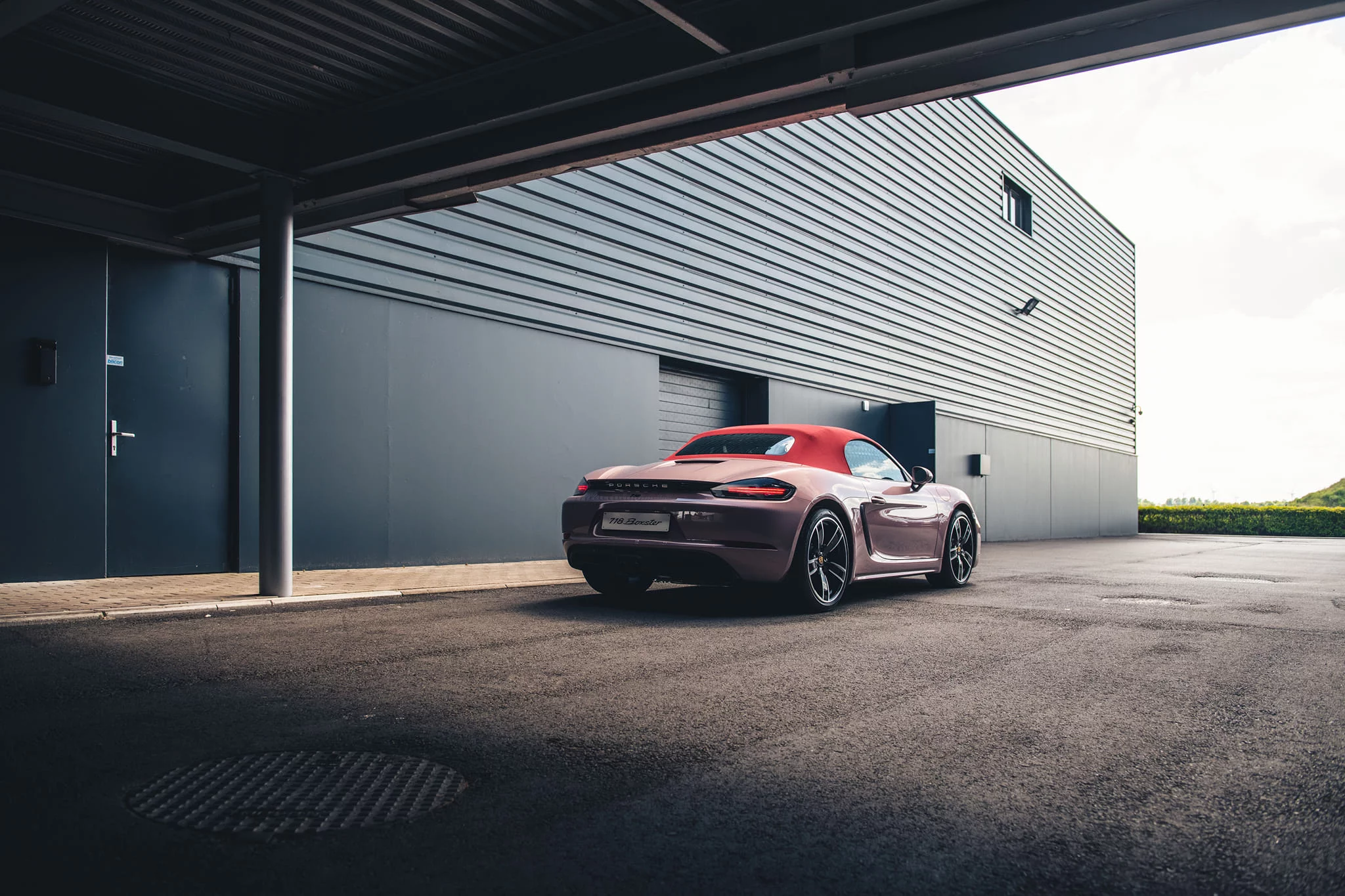 Frozen Berry Metallic Porsche 718