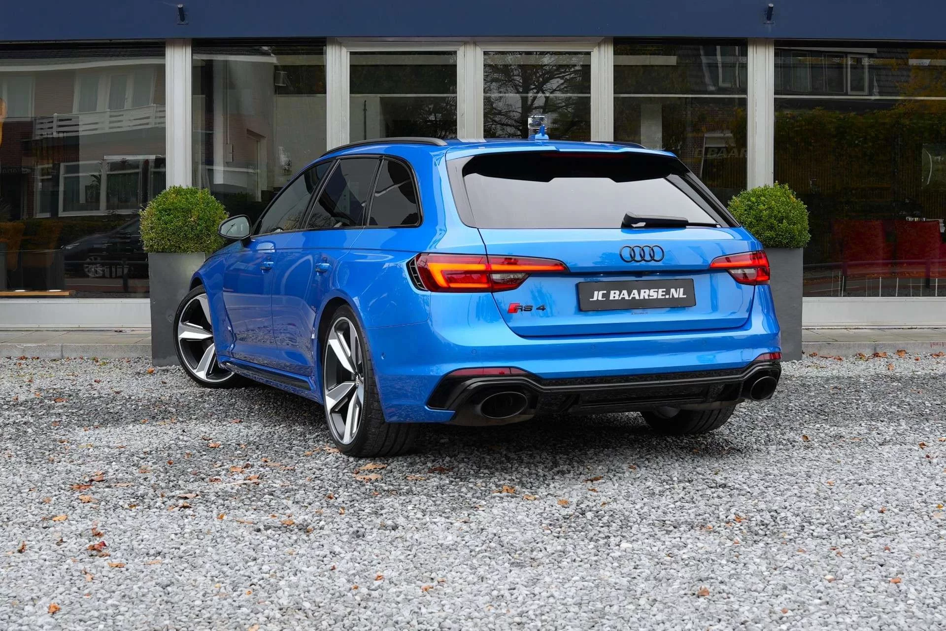 Ara Blue Audi RS4 Avant