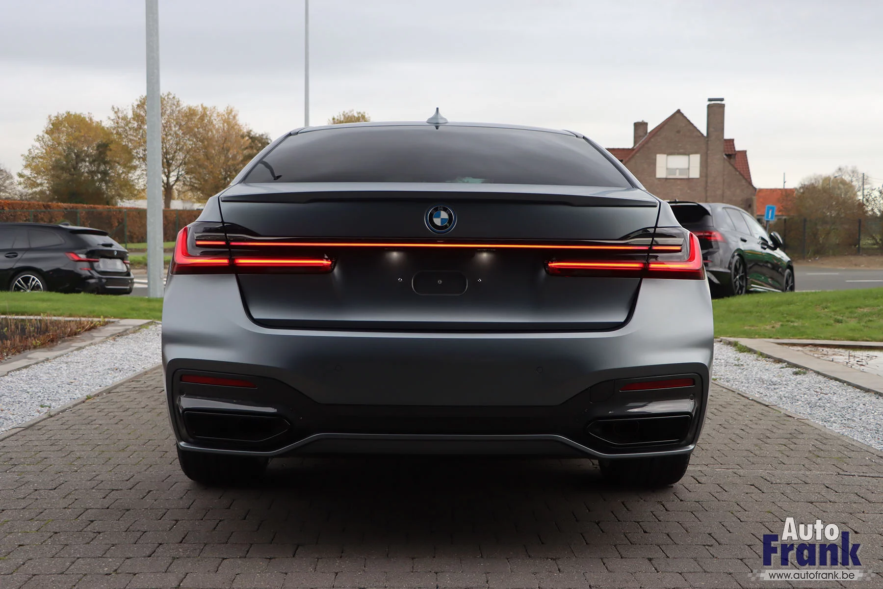 Frozen Bluestone BMW 7 Series