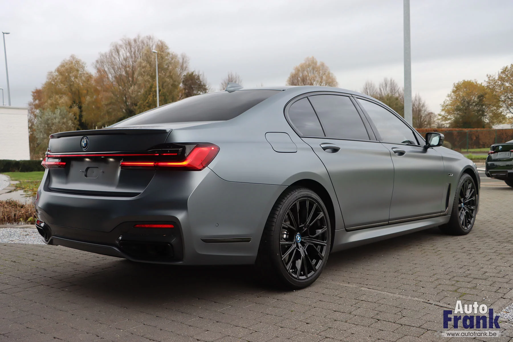 Frozen Bluestone BMW 7 Series