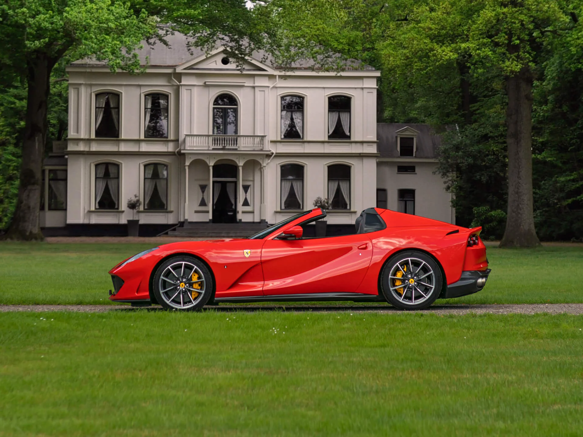 Rosso Scuderia Ferrari 812