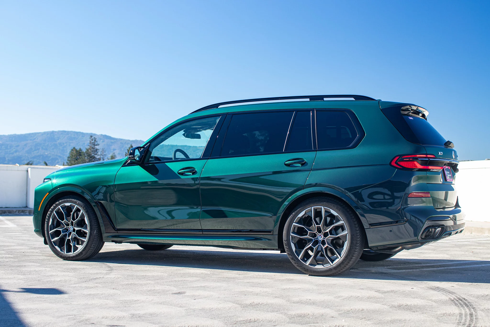 Aurora Diamond Green BMW X7
