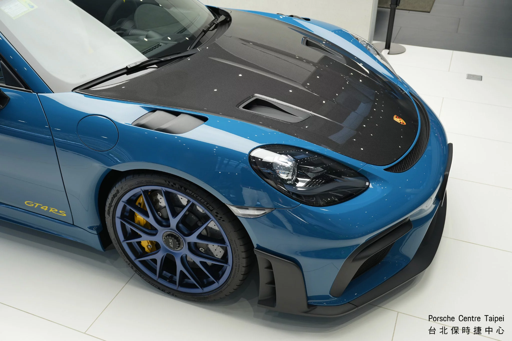 Oslo Blue Porsche 718 Cayman GT4 RS