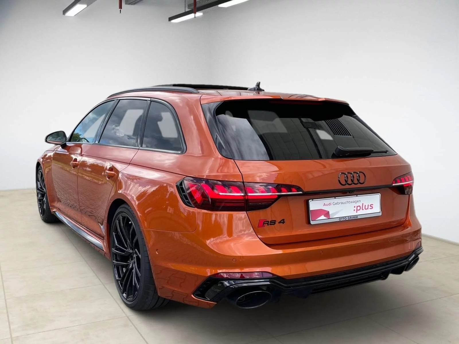 Orange Flame Audi RS4 Avant
