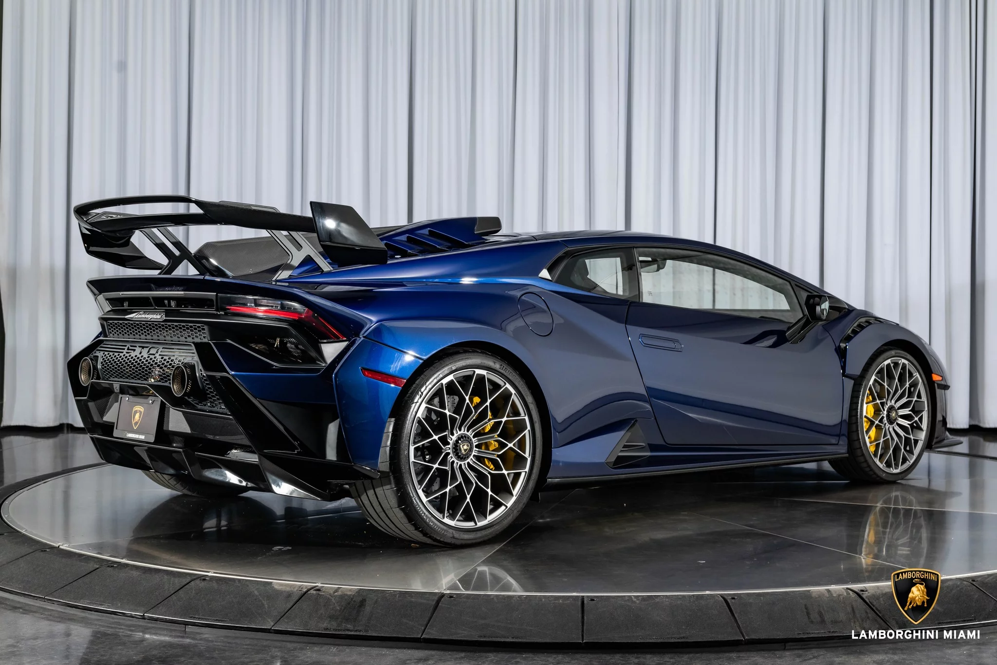 Blu Astraeus Lamborghini Huracán