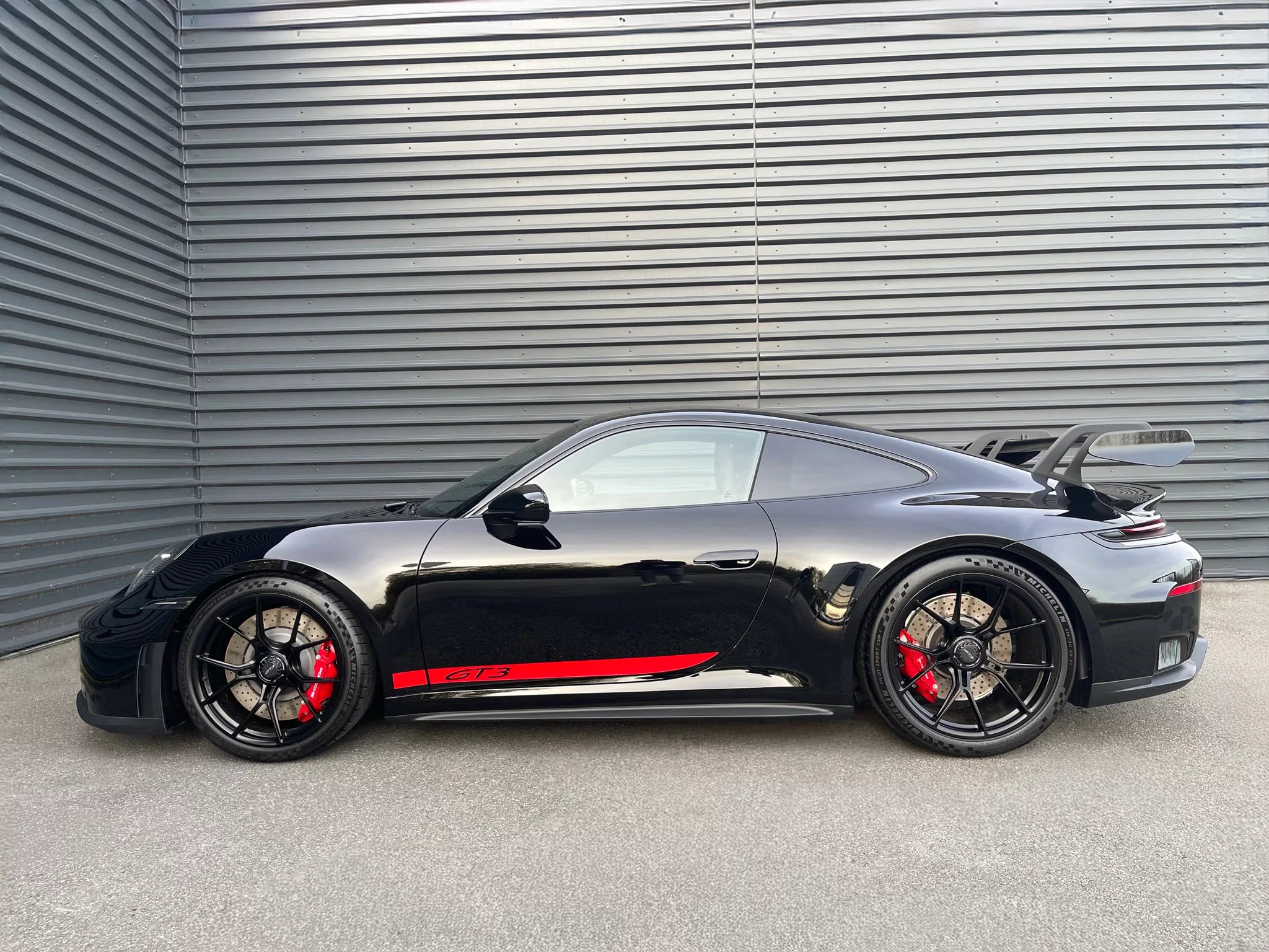 Black Porsche 911 GT3