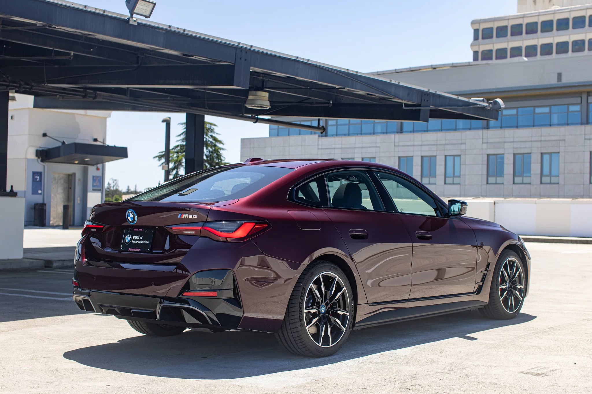 Barbera Red BMW i4