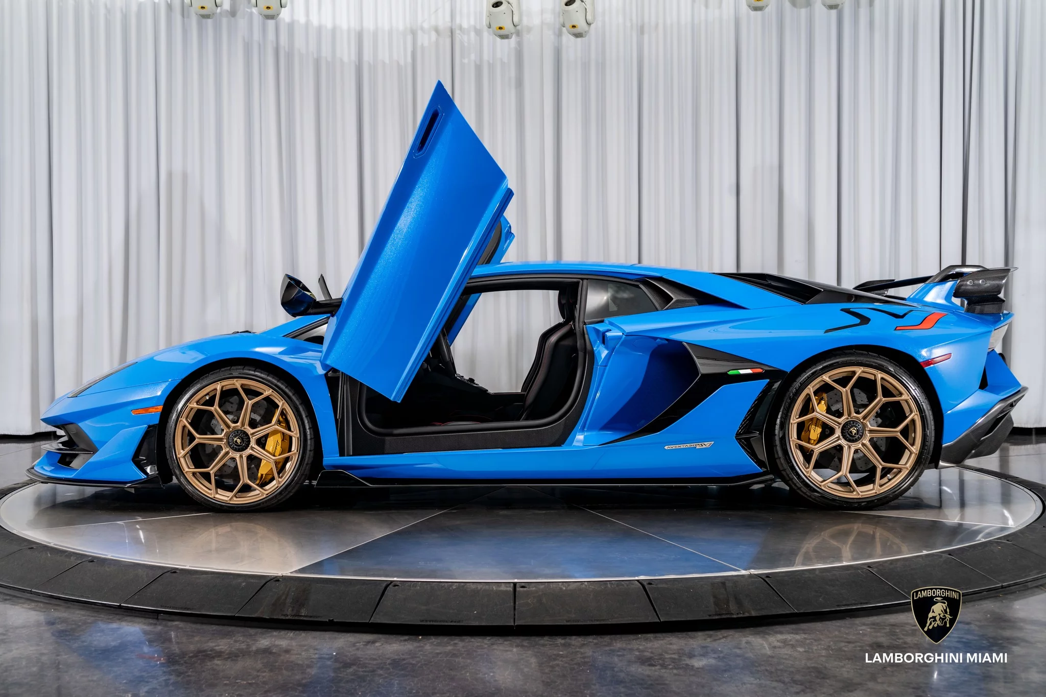 Blu Nila Lamborghini Aventador