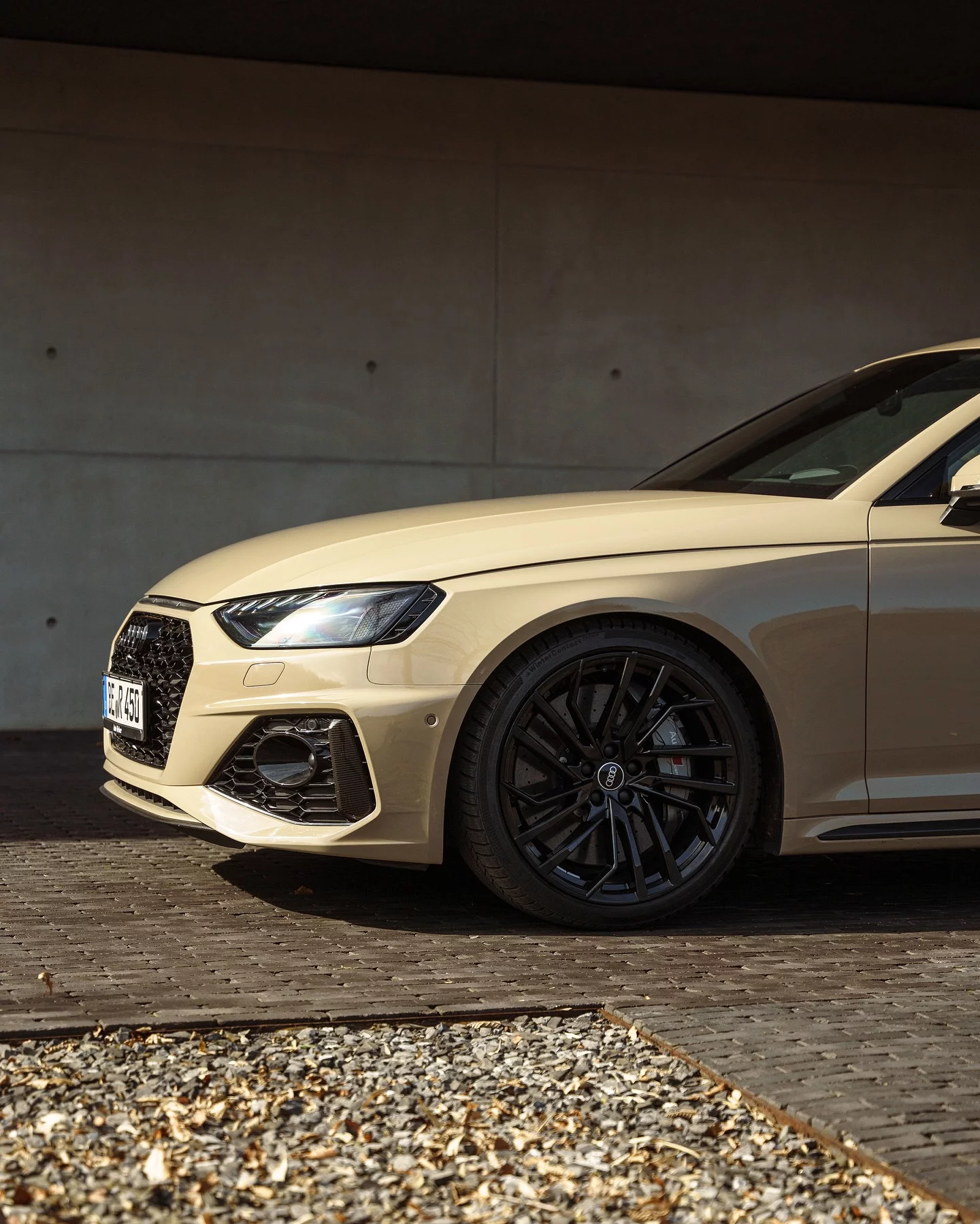 Mocha Latte Audi RS4 Avant