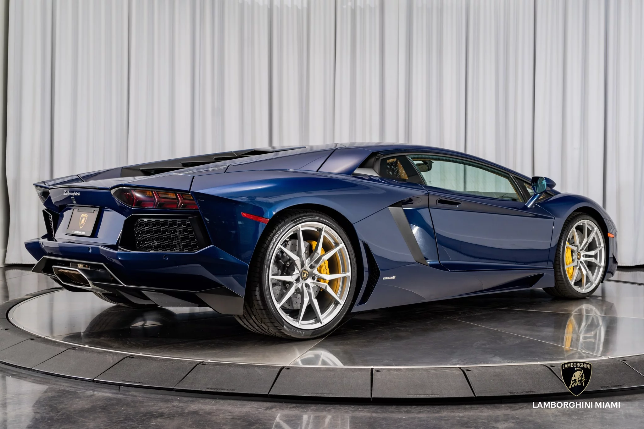 Blu Hera Lamborghini Aventador