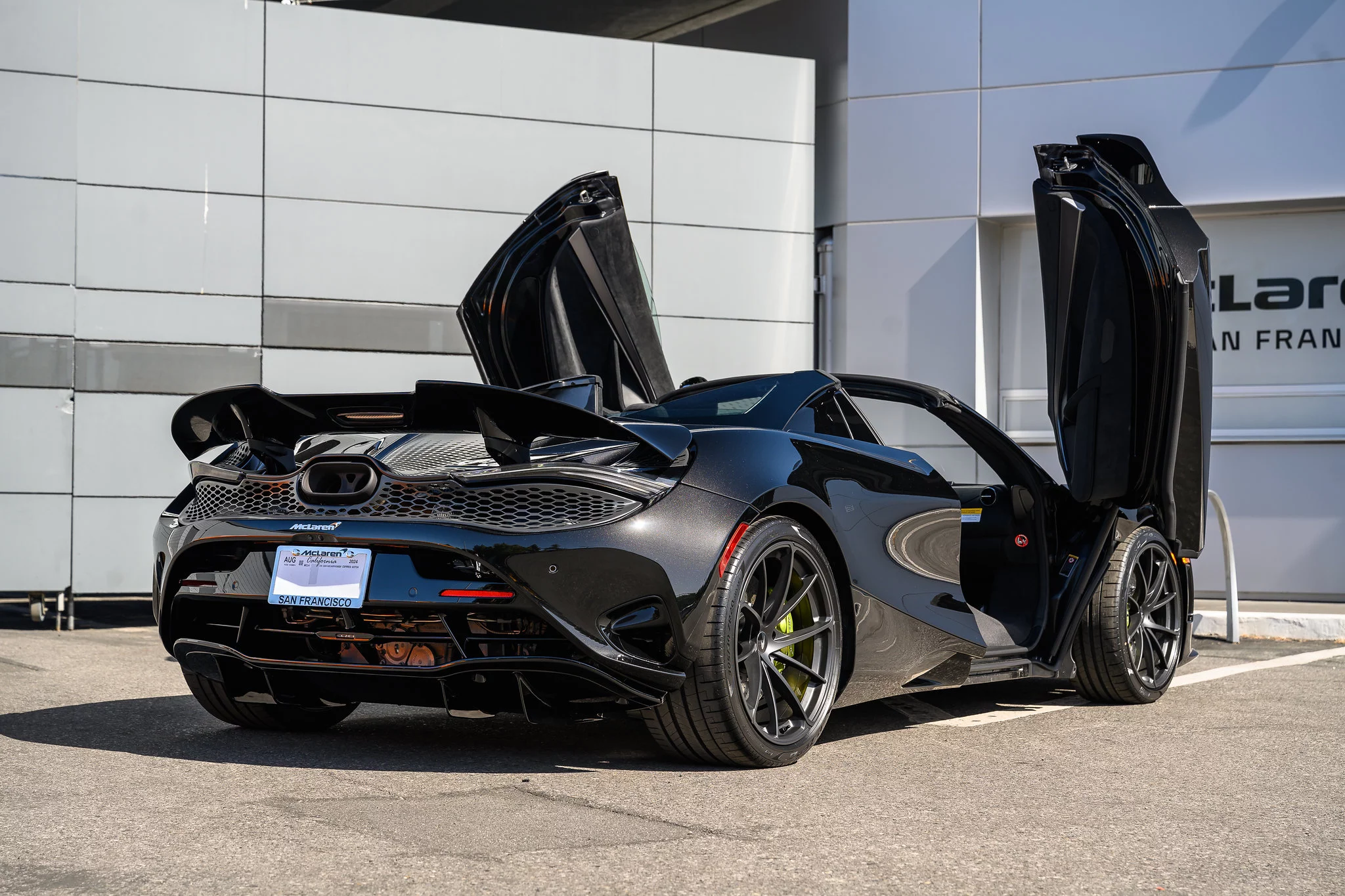 Onyx Black McLaren 750S