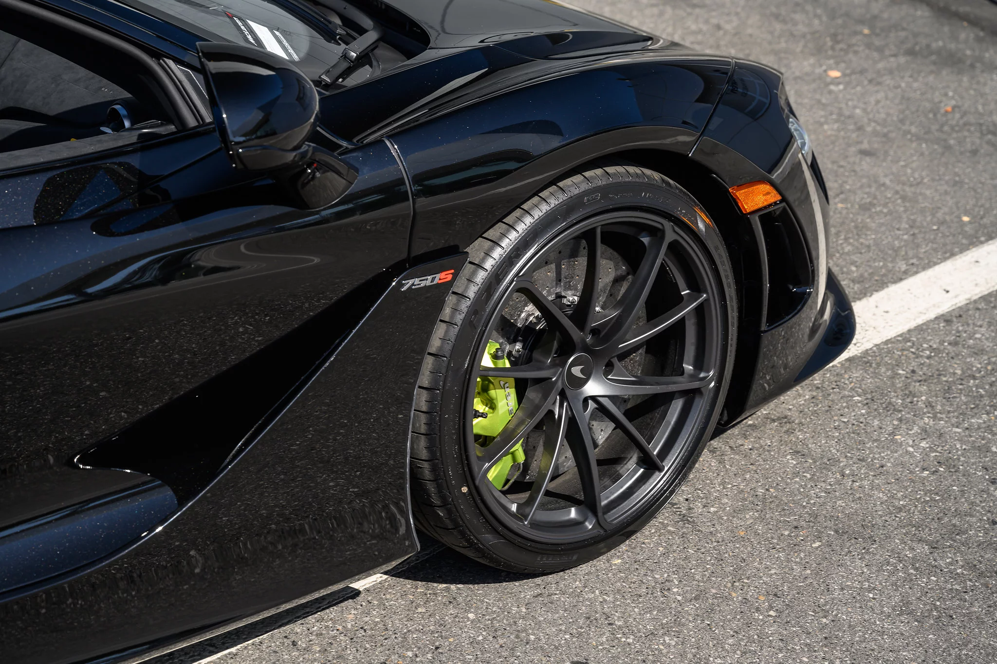 Onyx Black McLaren 750S