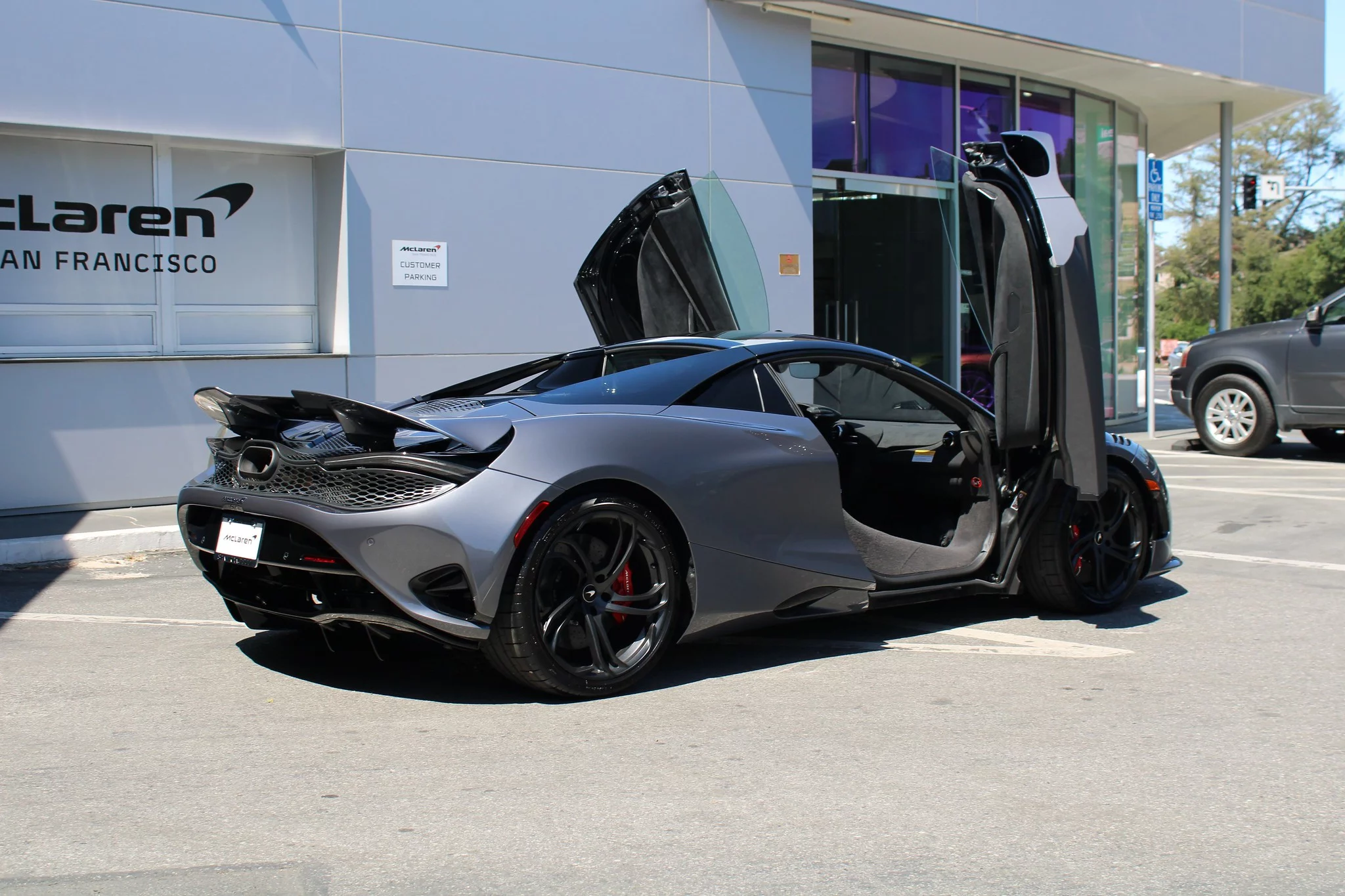 Anthracite McLaren 750S