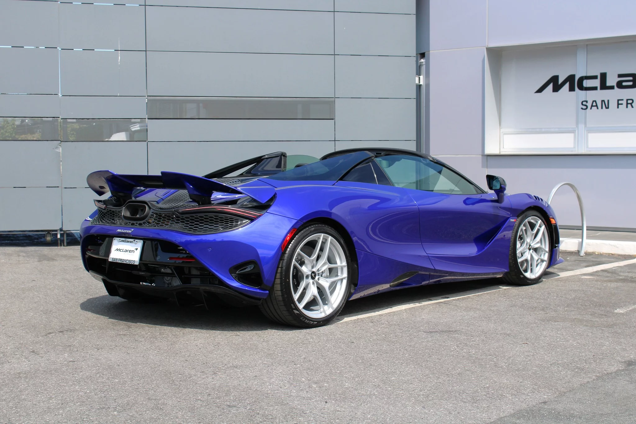 Tanzanite Blue McLaren 750S