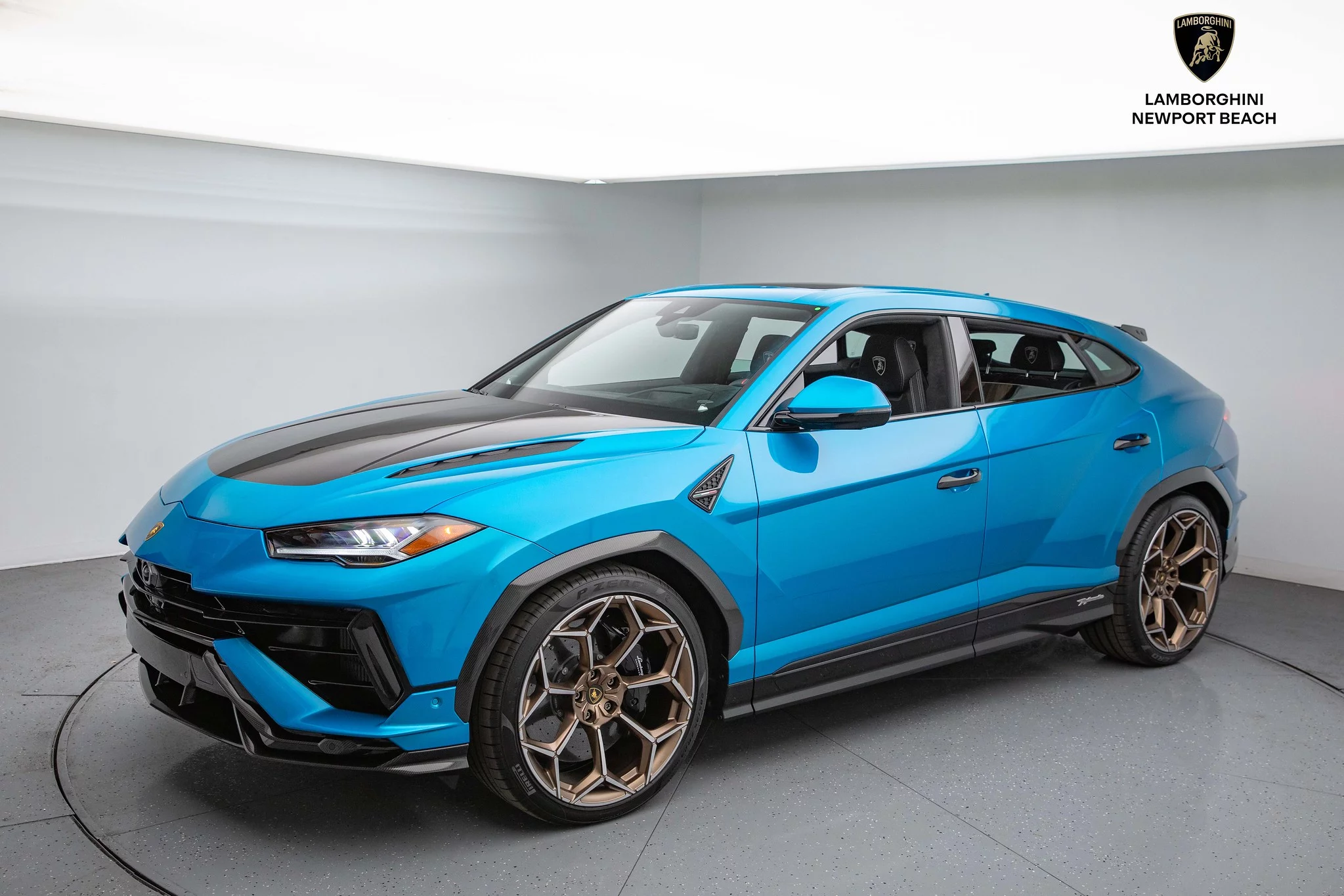 Blu Uranus Lamborghini Urus