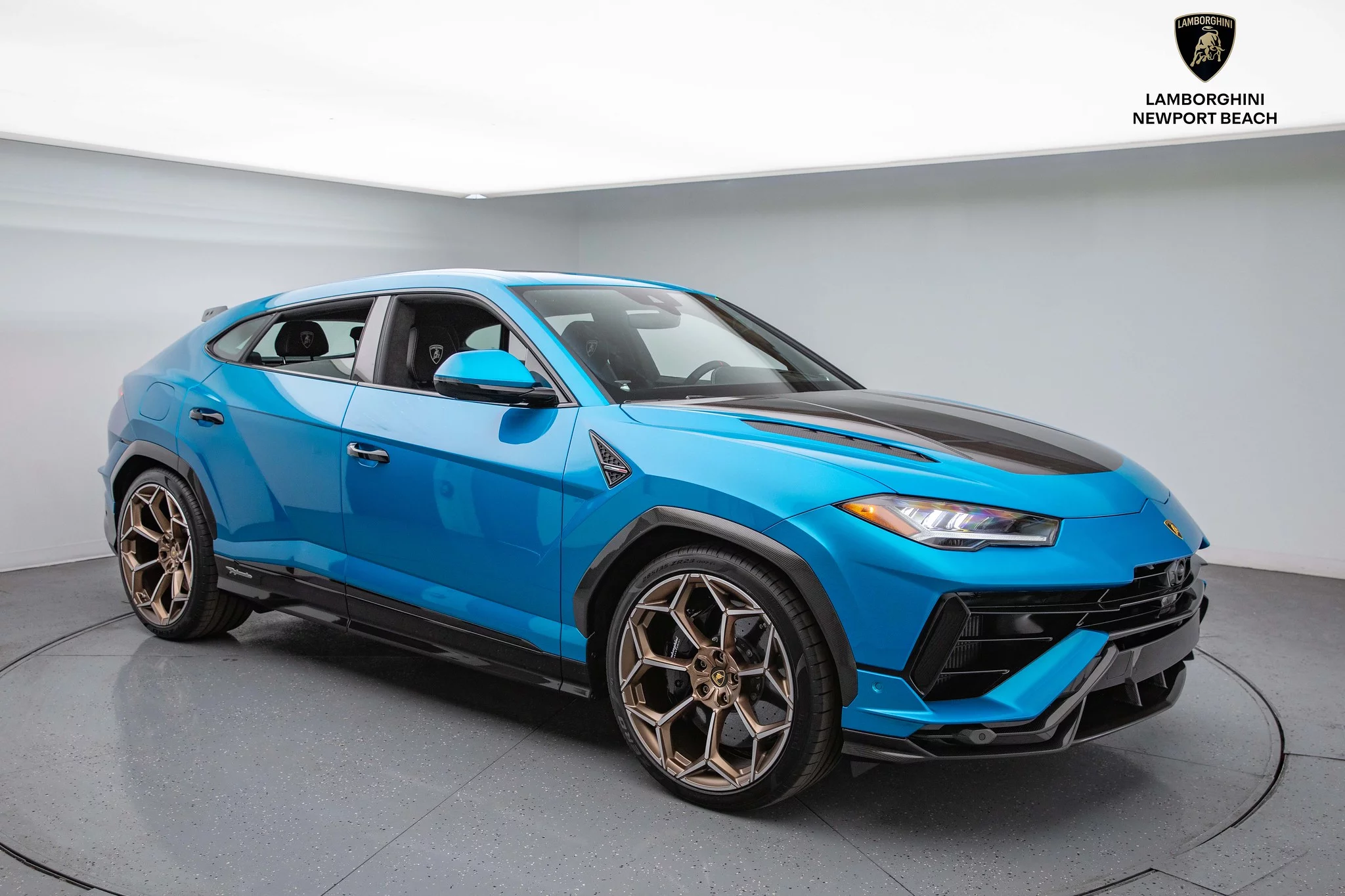 Blu Uranus Lamborghini Urus