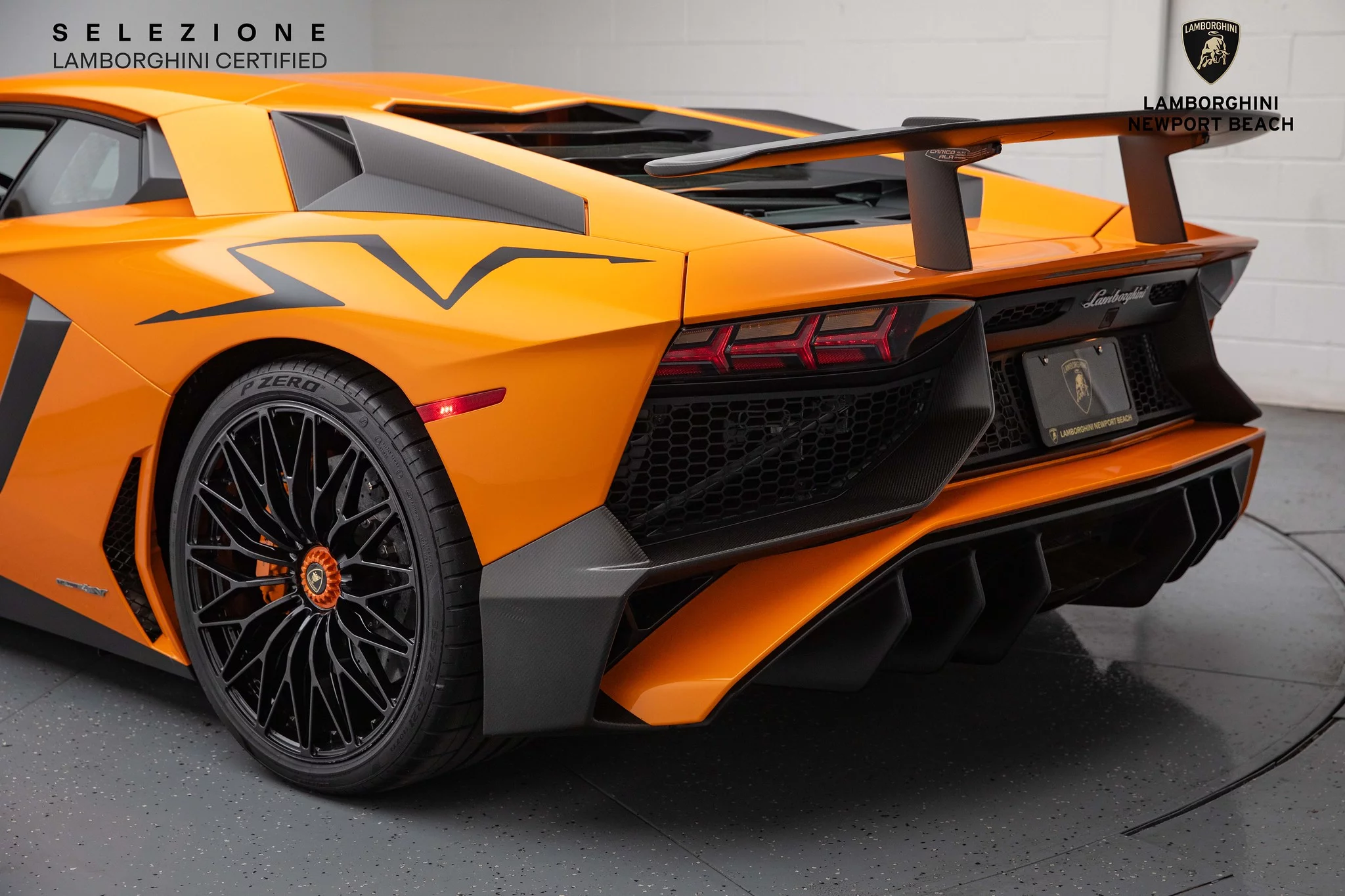 Arancio Atlas Lamborghini Aventador