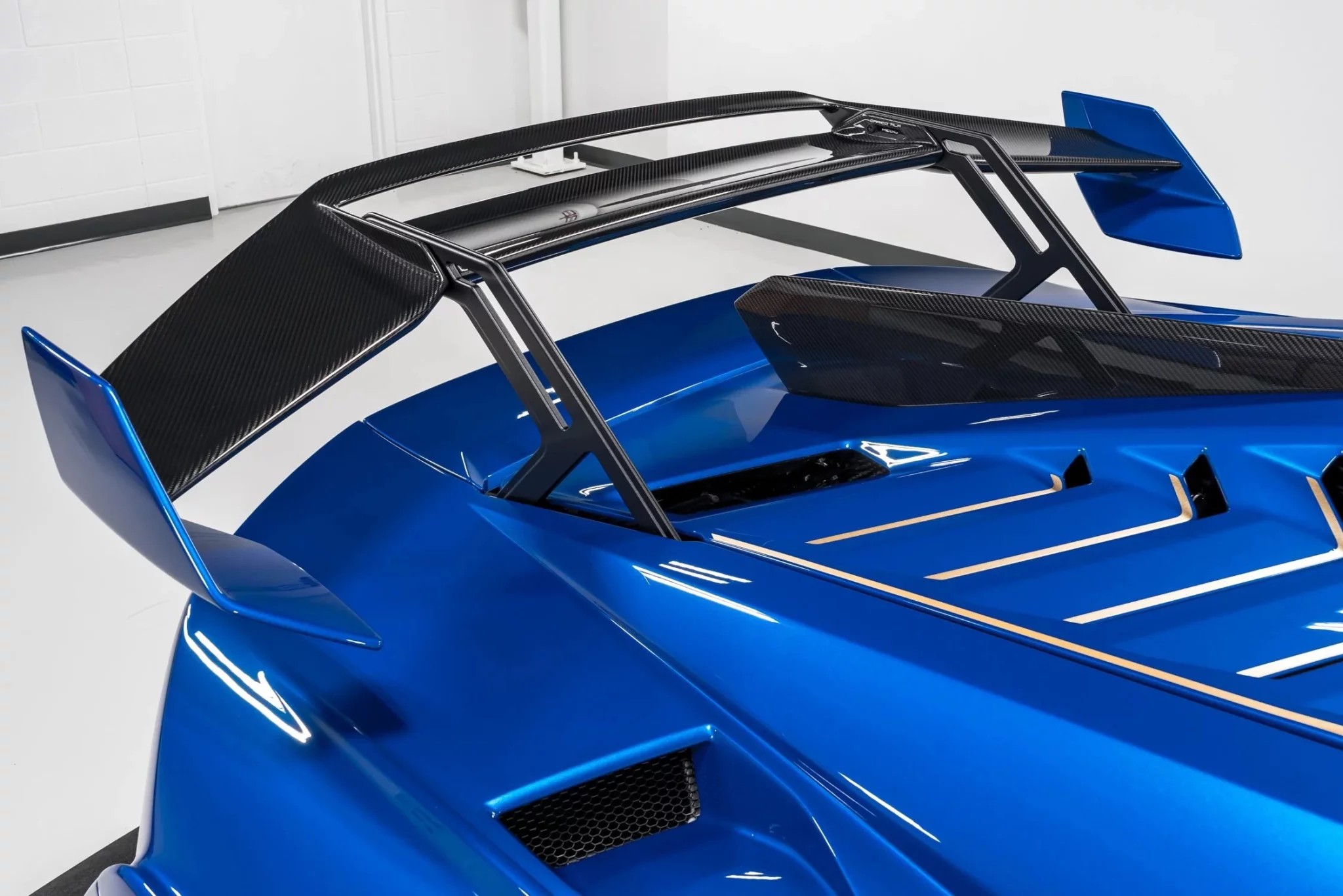 Blu Eleos Lamborghini Huracán