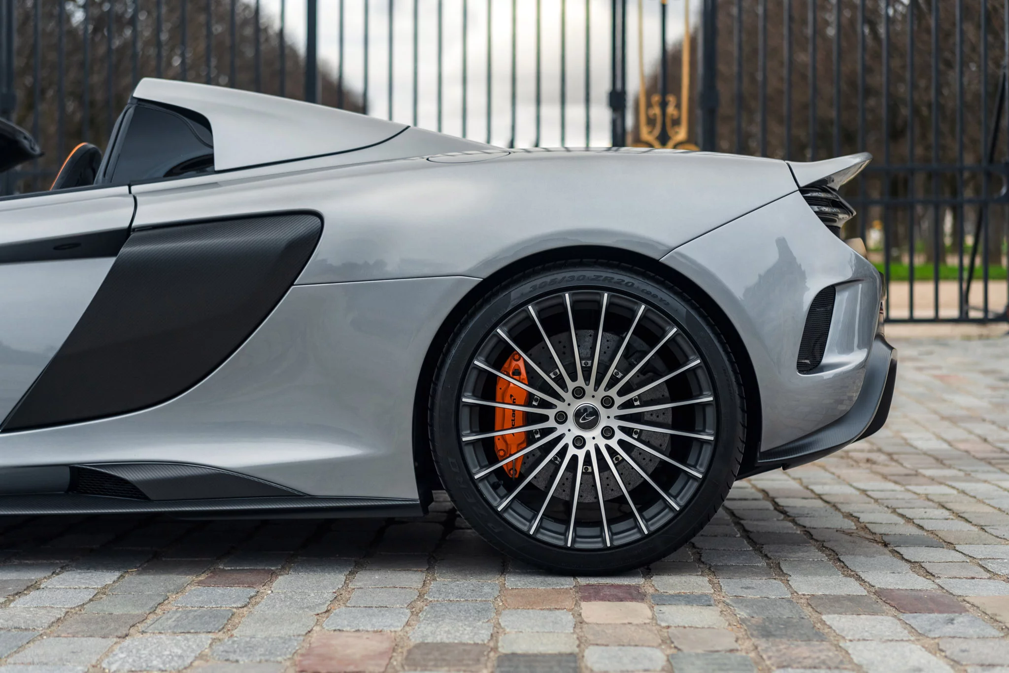 Titanium Silver McLaren 675LT