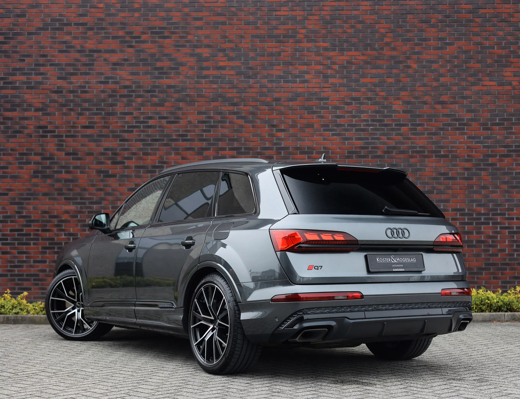 Daytona Grey Audi Q7