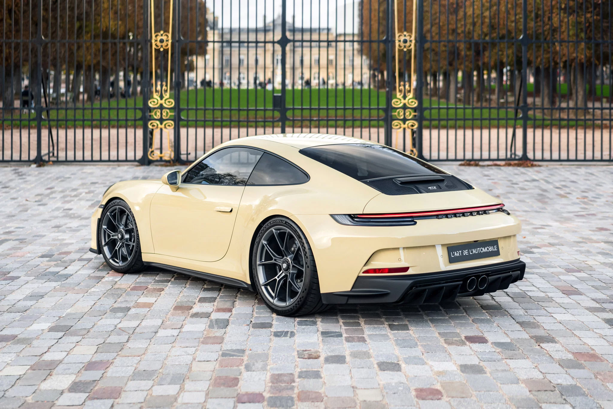 Ivory Porsche 911 GT3