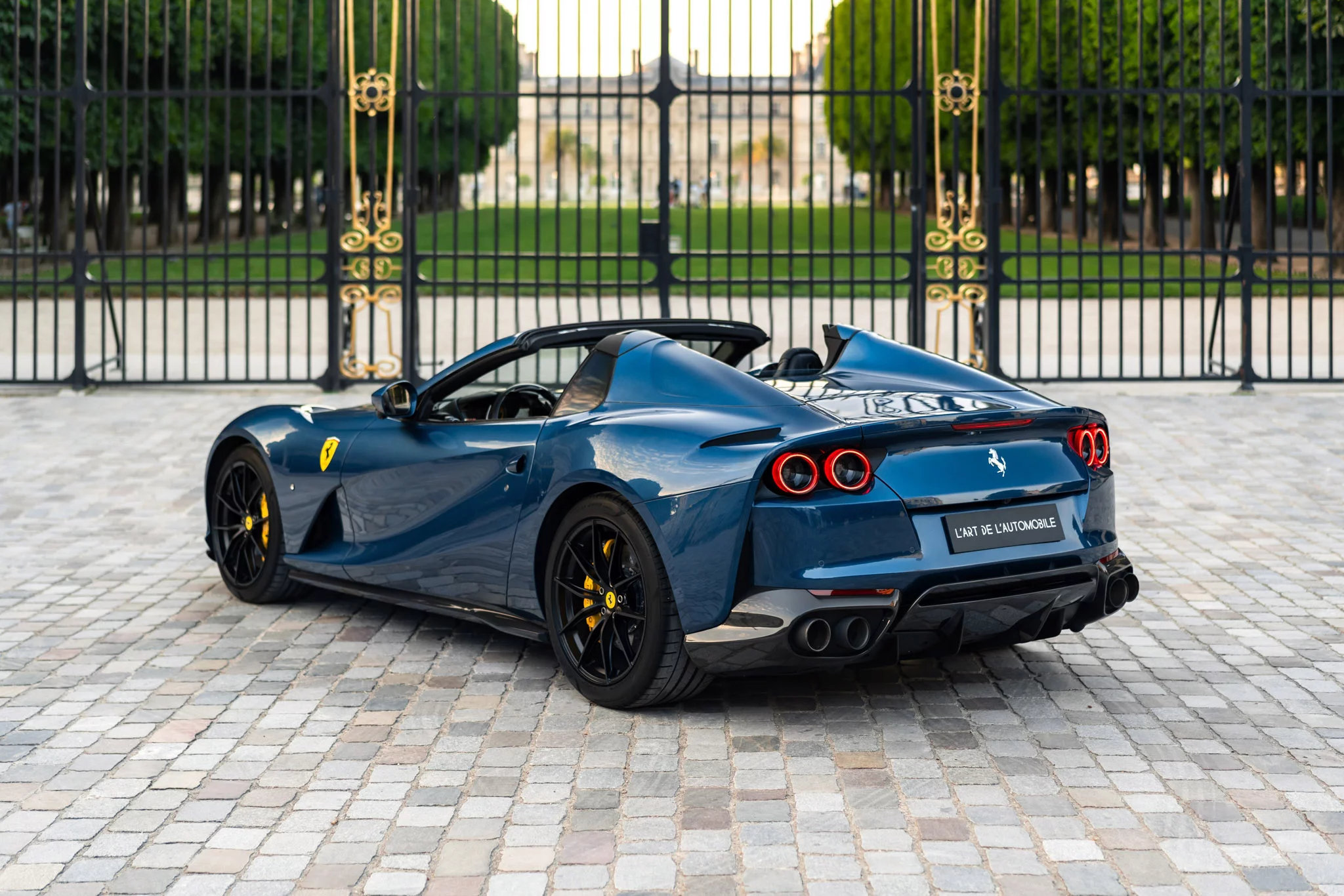 Blu NART Ferrari 812