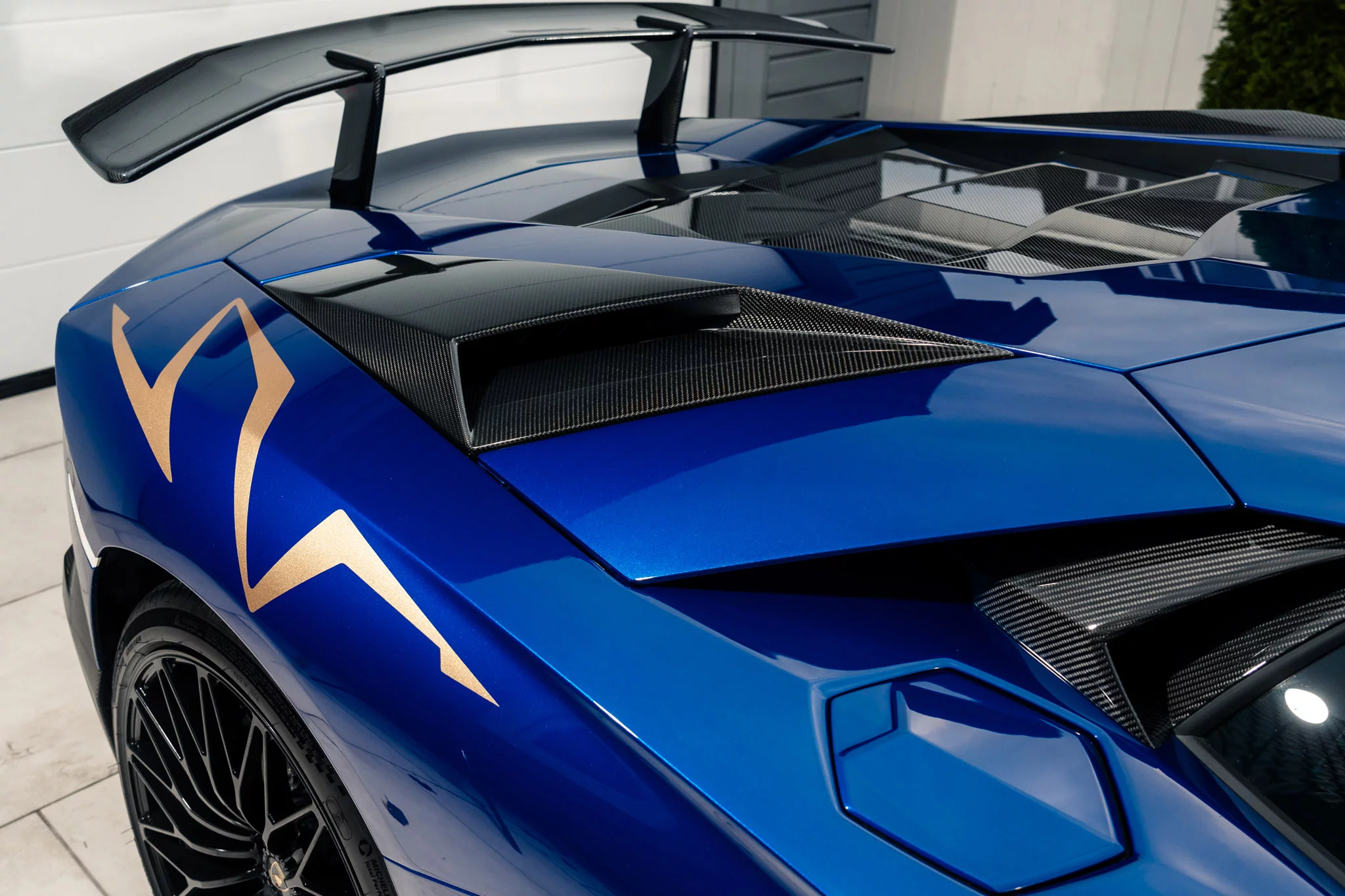 Blu Sideris Lamborghini Aventador