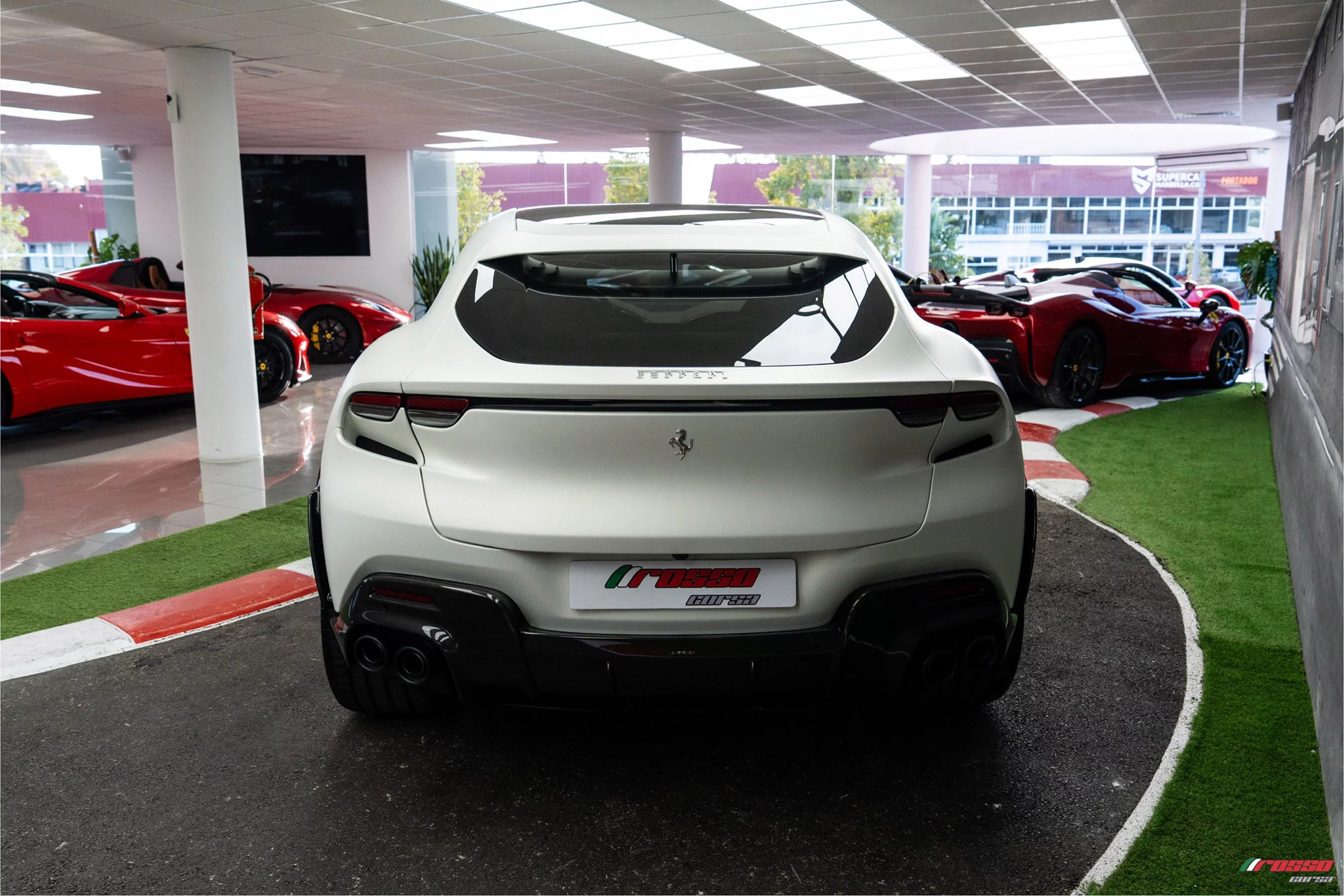Bianco Fuji Opaco Ferrari Purosangue