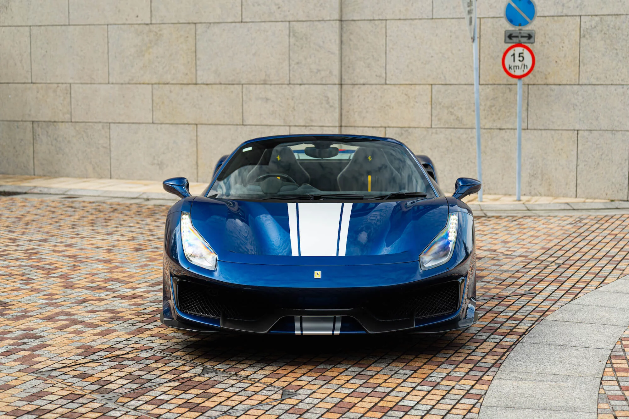 Blu Tour de France Ferrari 488