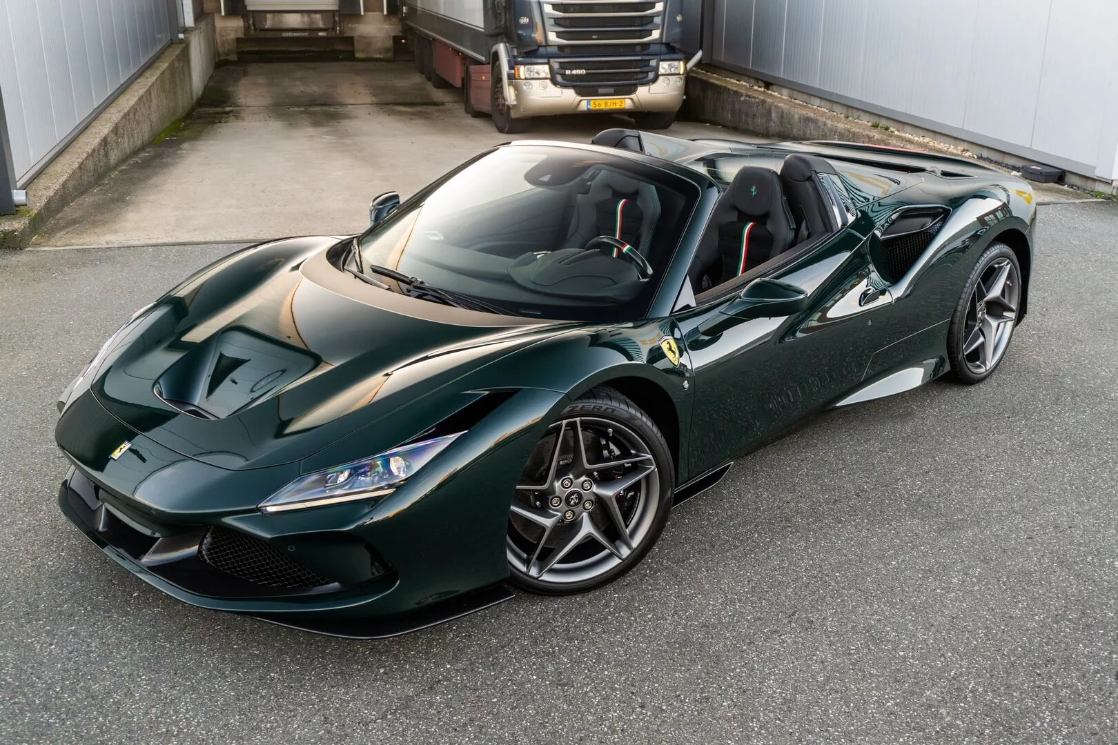 Verde British Racing Ferrari F8