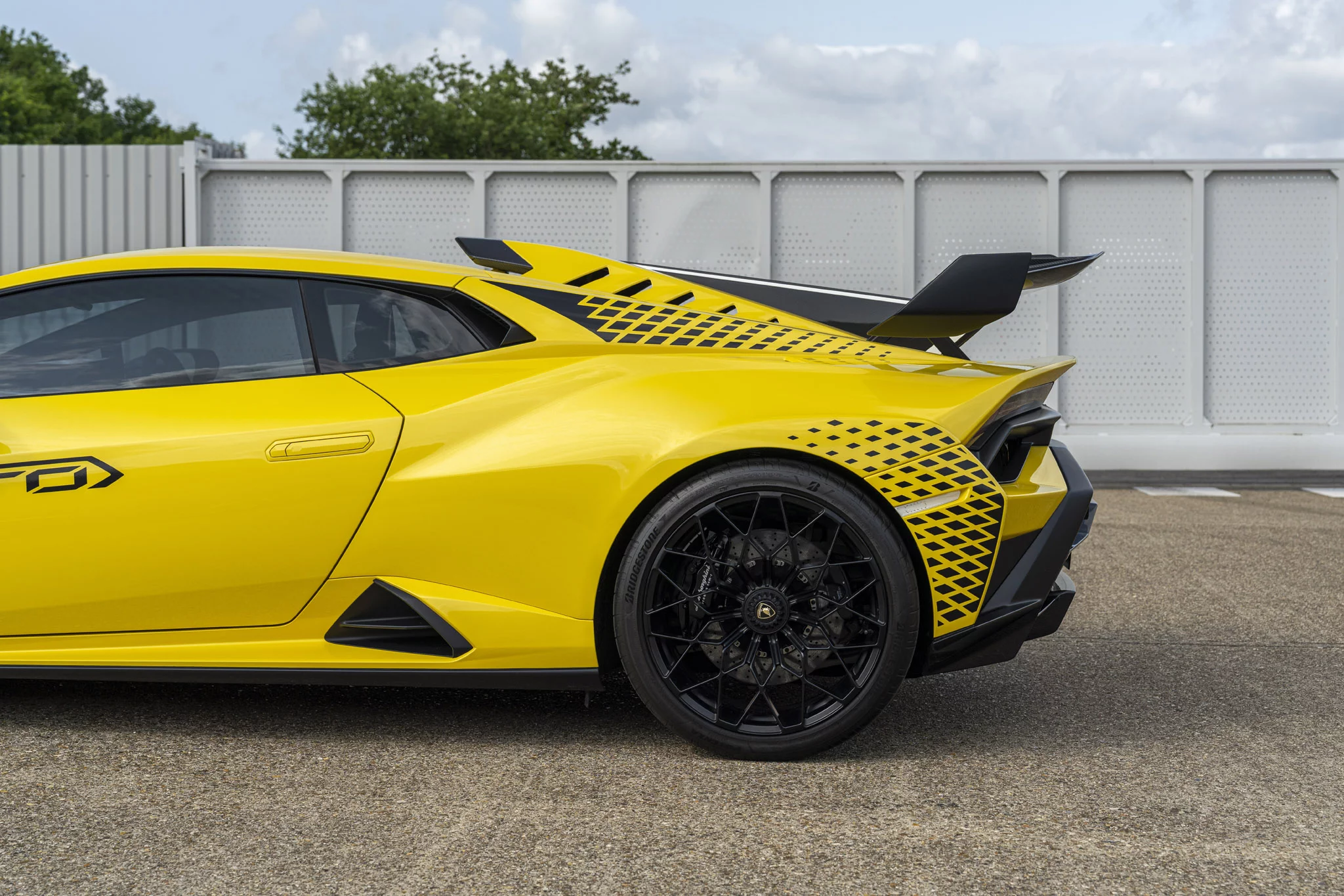 Giallo Belenus Lamborghini Huracán