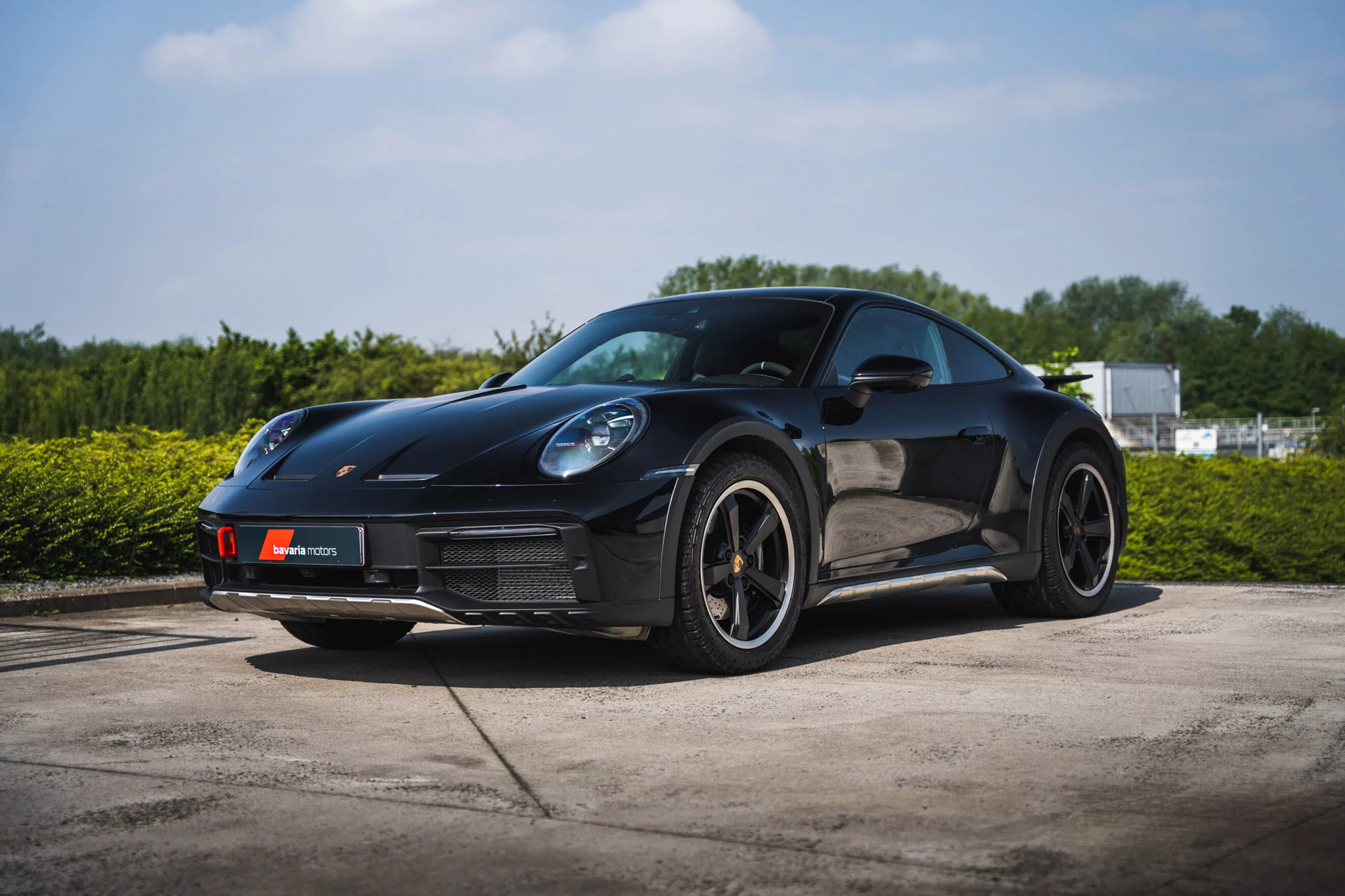 Black Porsche 911 Dakar