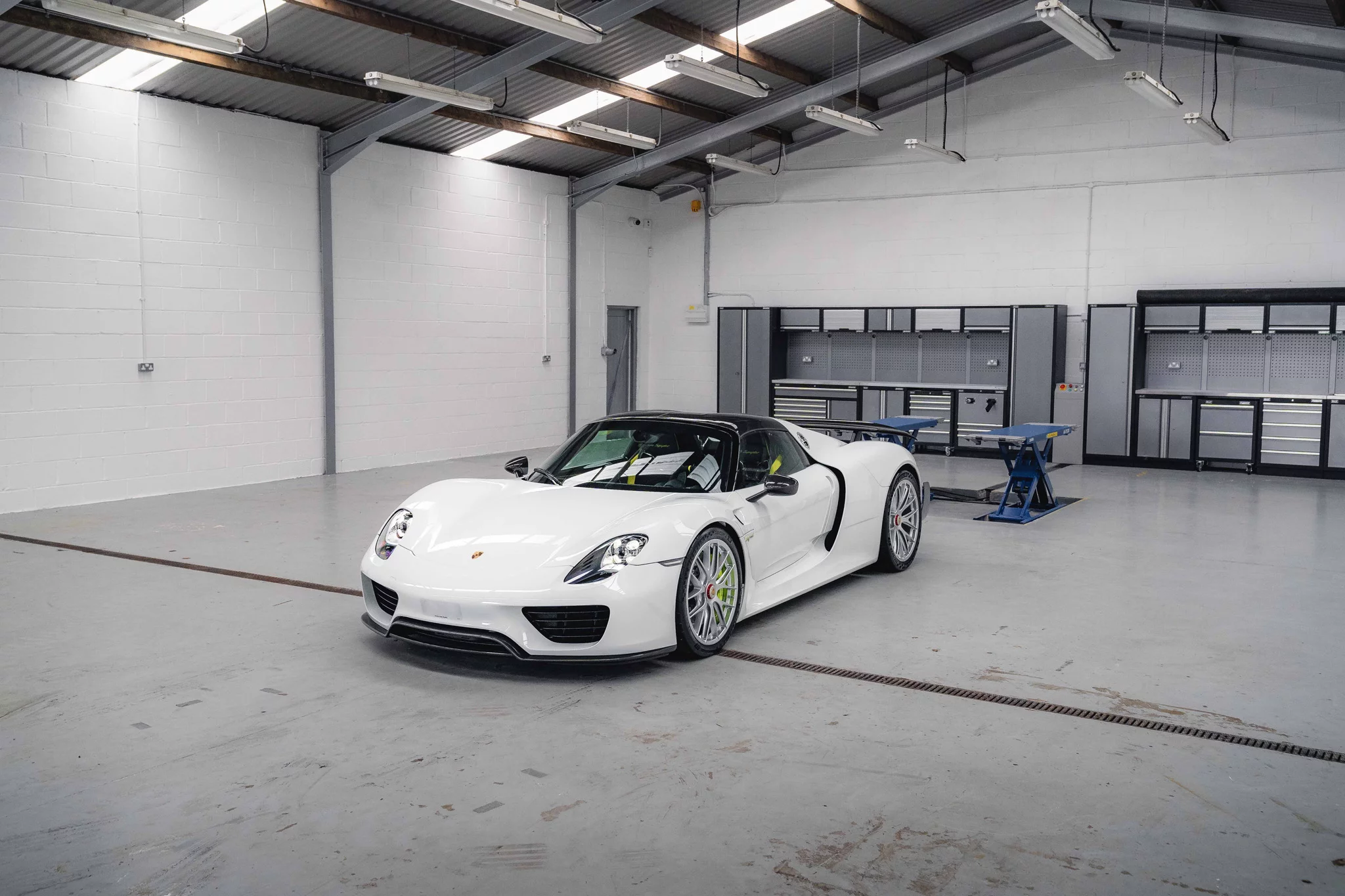 Pure White Porsche 918 Spyder
