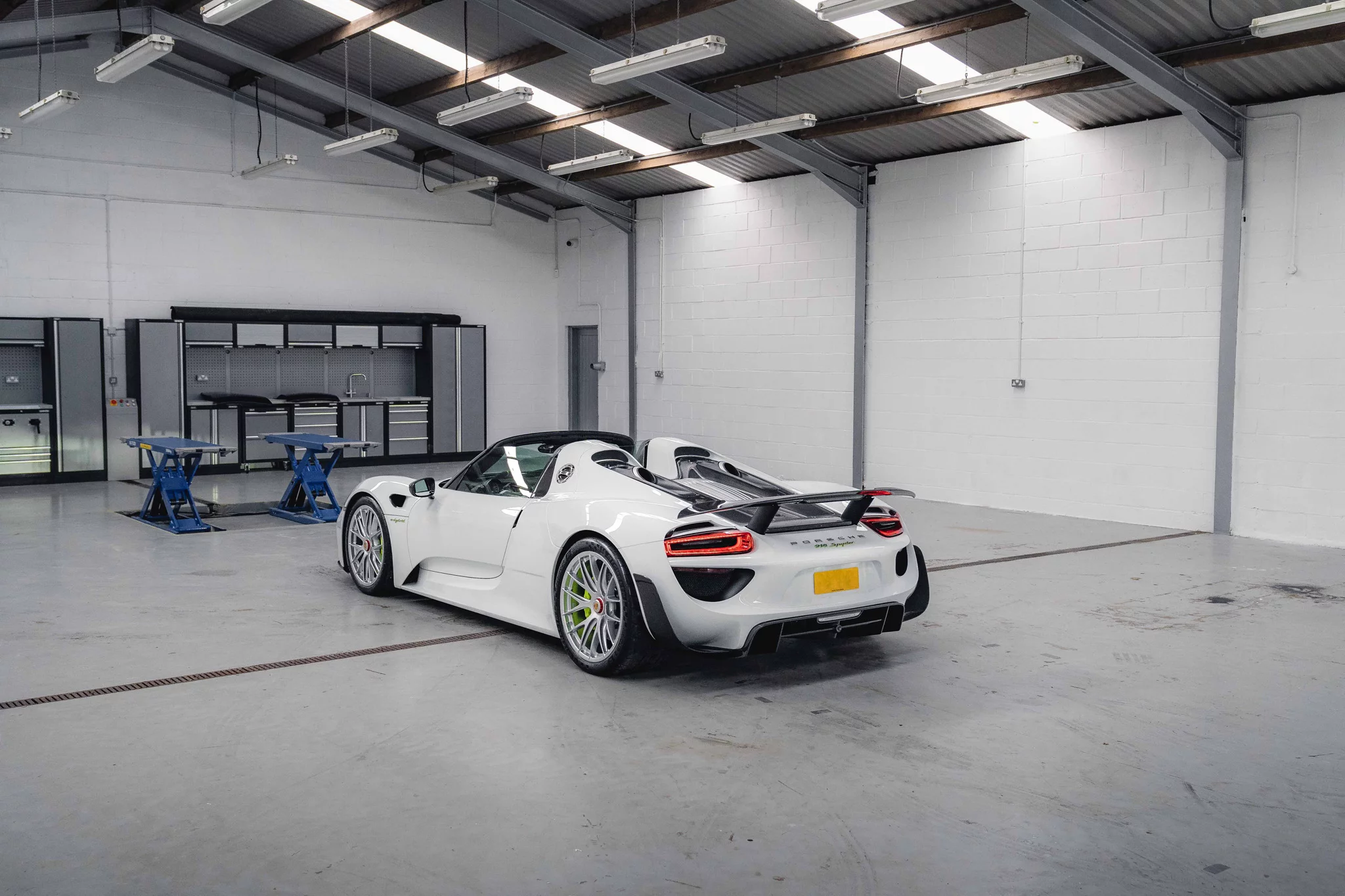 Pure White Porsche 918 Spyder