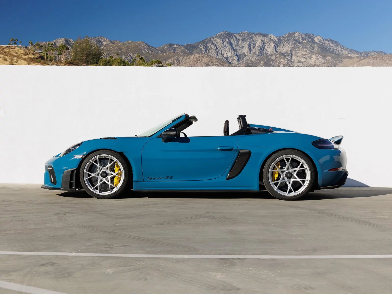 Oslo Blue Porsche 718 Spyder RS