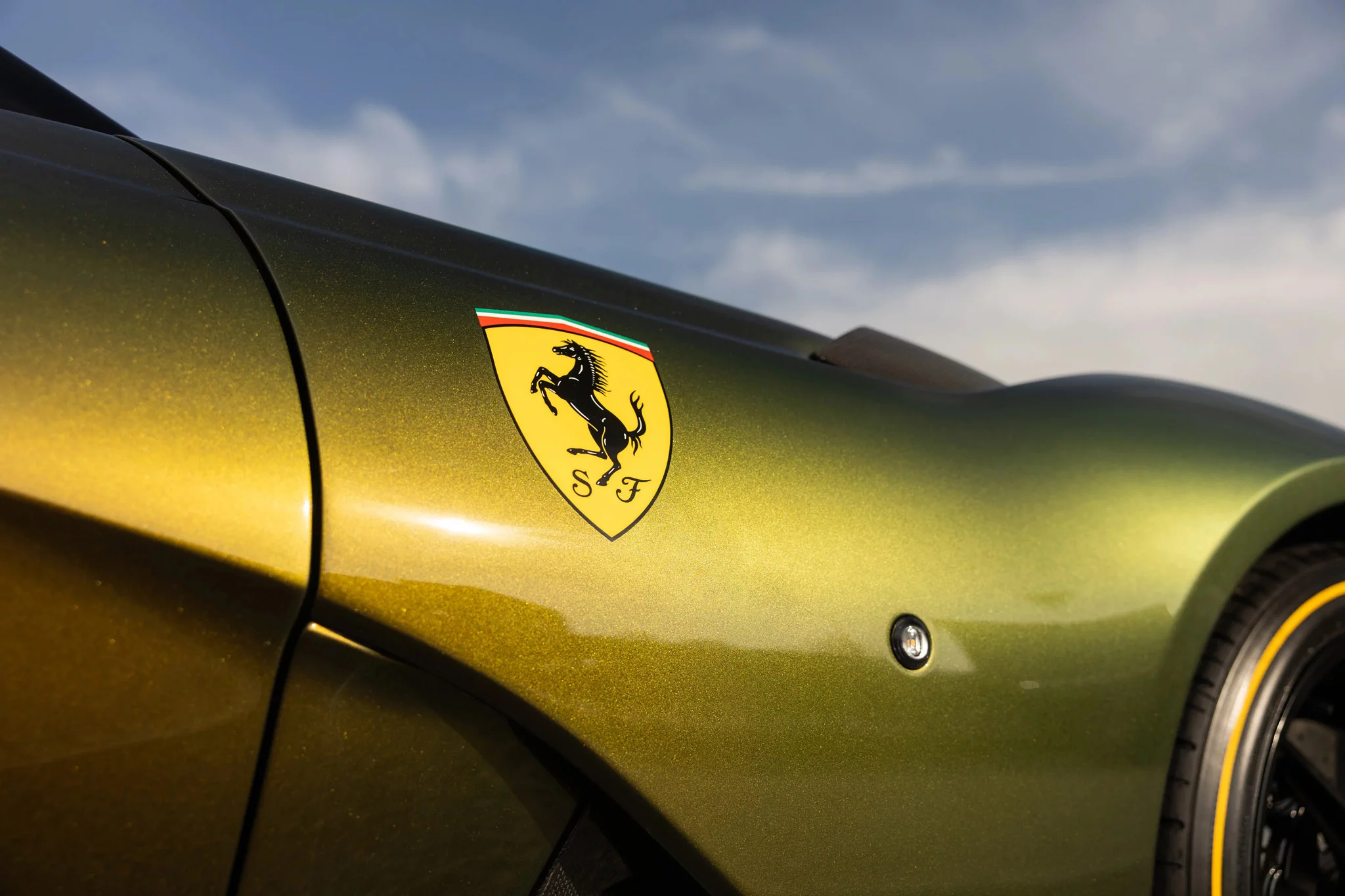 Verde Volterra Ferrari 812