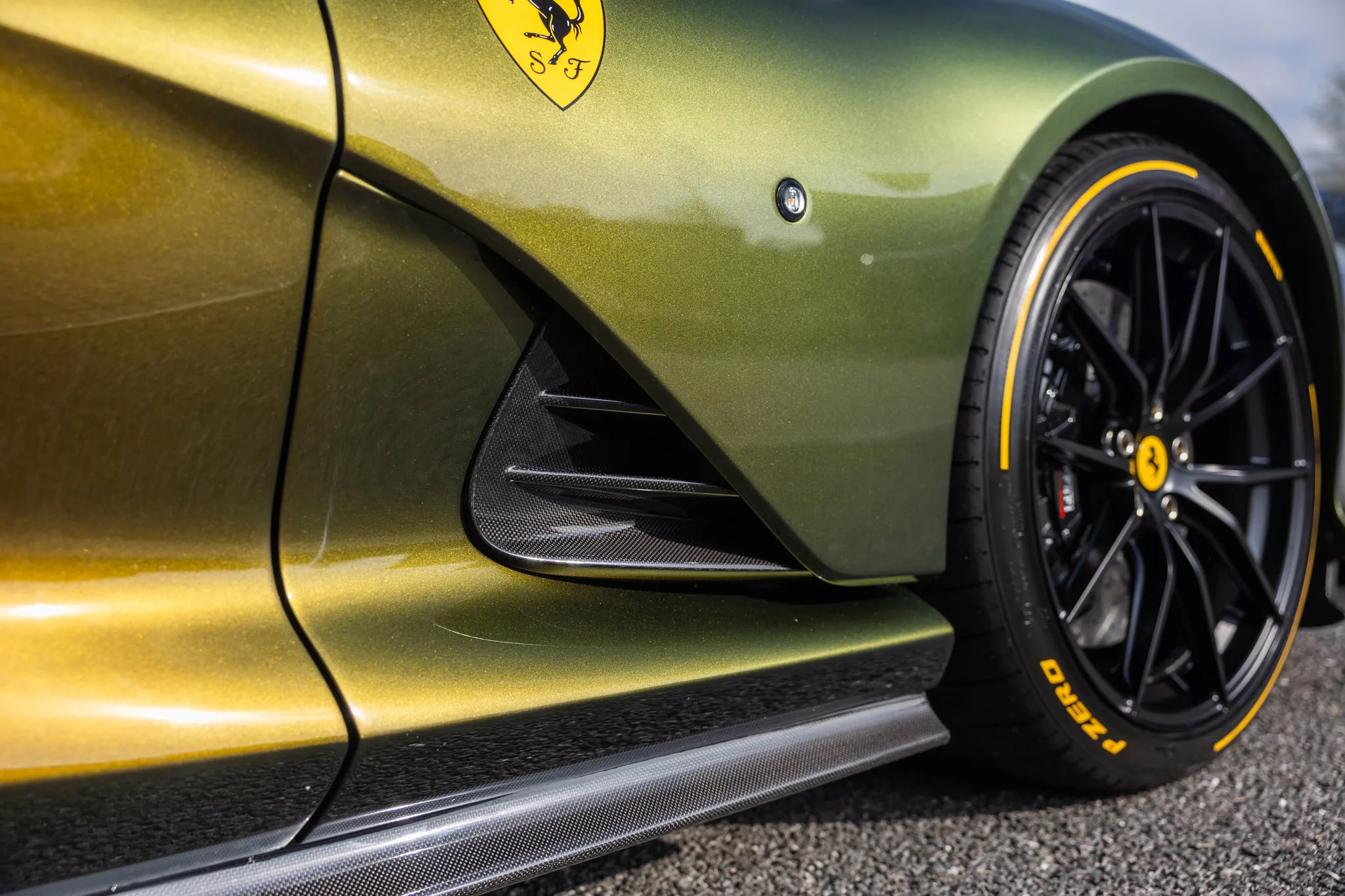 Verde Volterra Ferrari 812