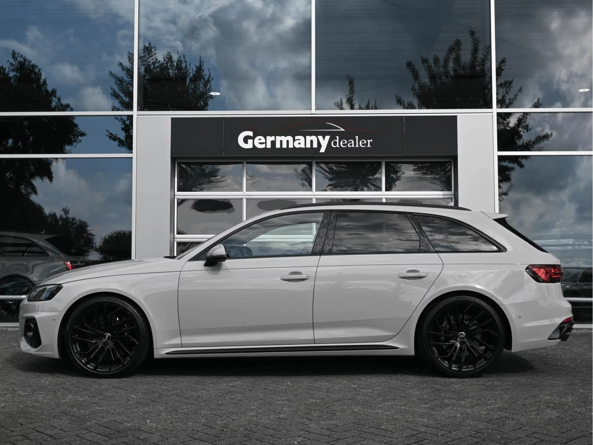 Crayon Audi RS4 Avant
