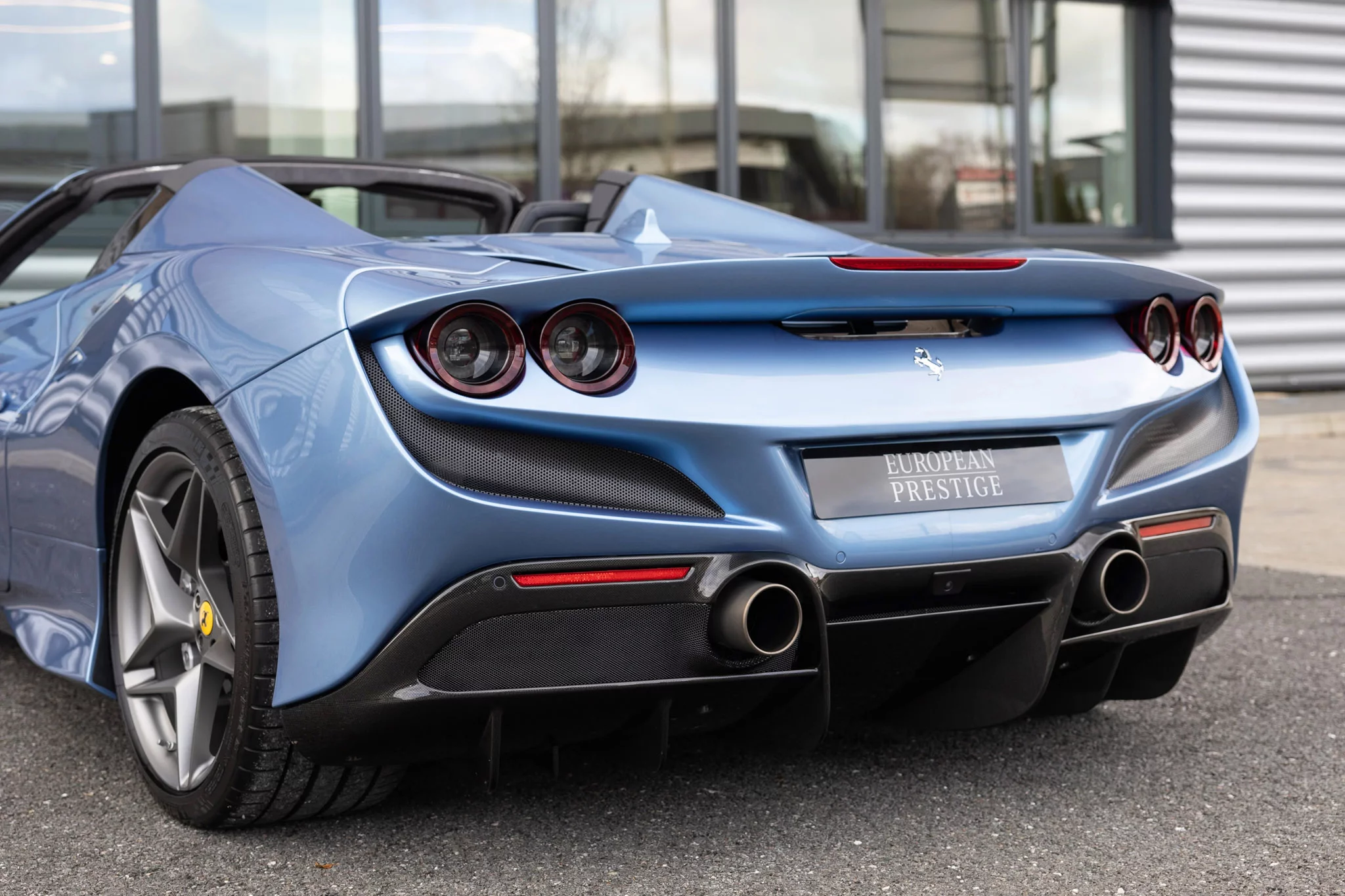 Azzurro California Ferrari F8