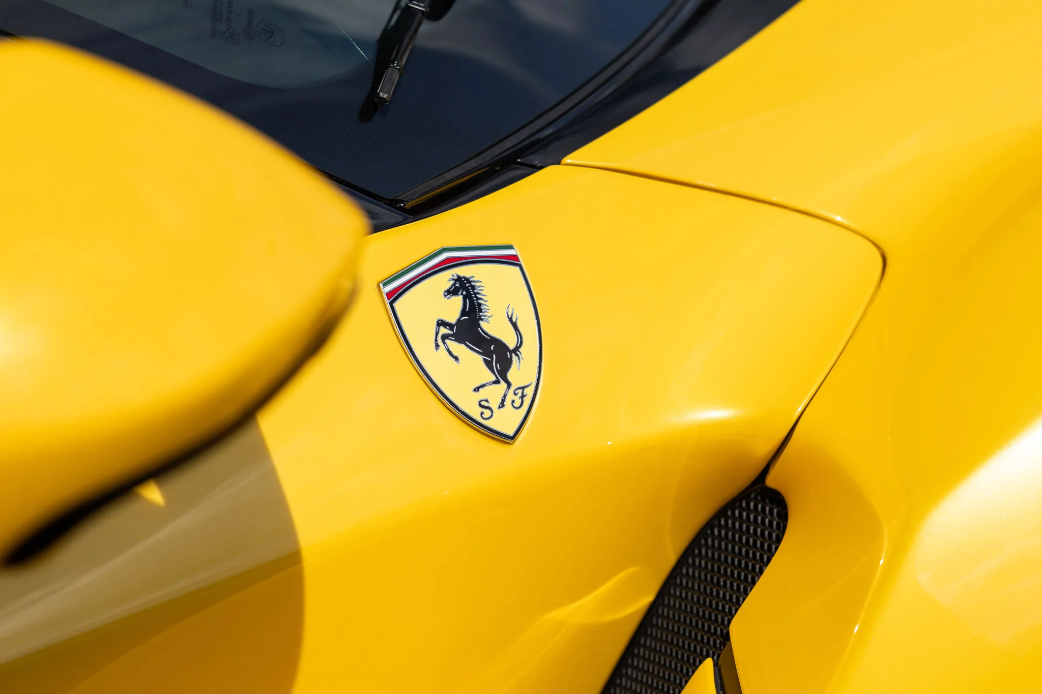 Giallo Triplo Strato Ferrari LaFerrari
