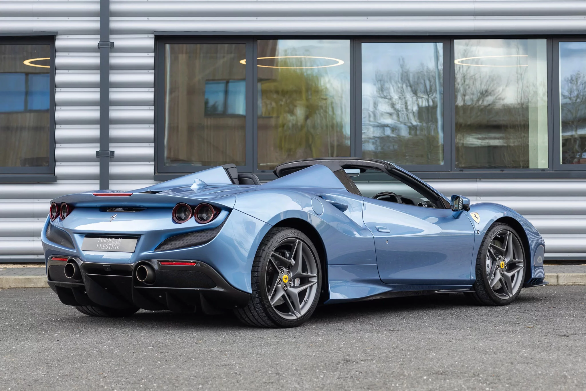 Azzurro California Ferrari F8
