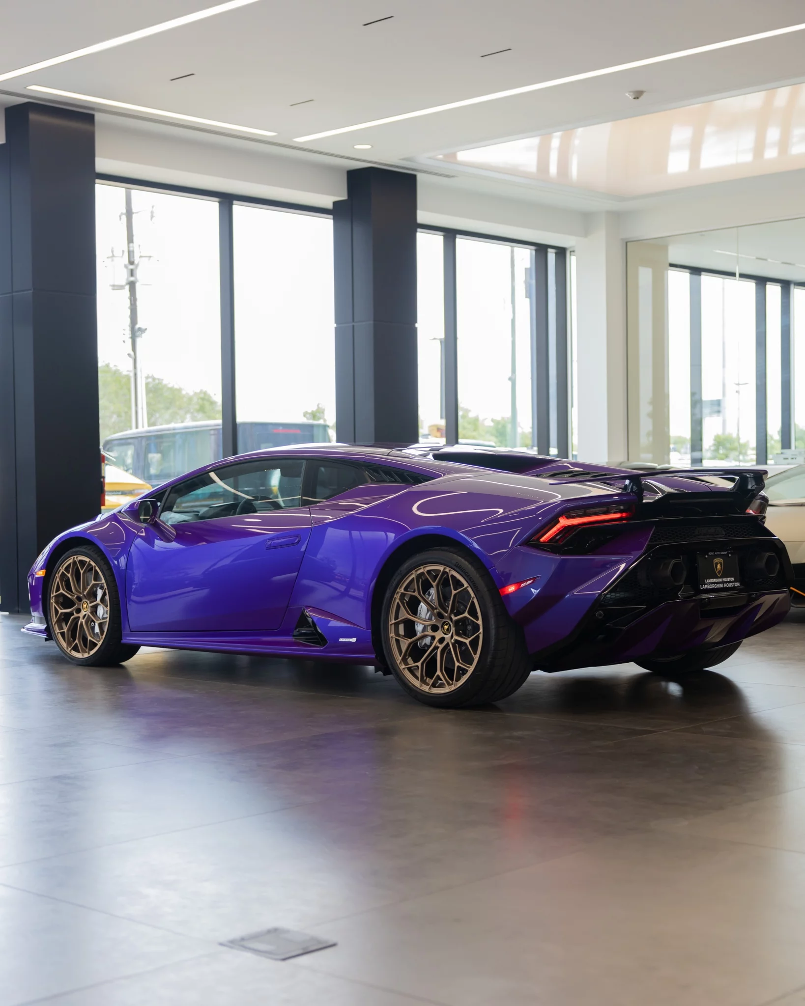 Viola Mithras Lamborghini Huracán