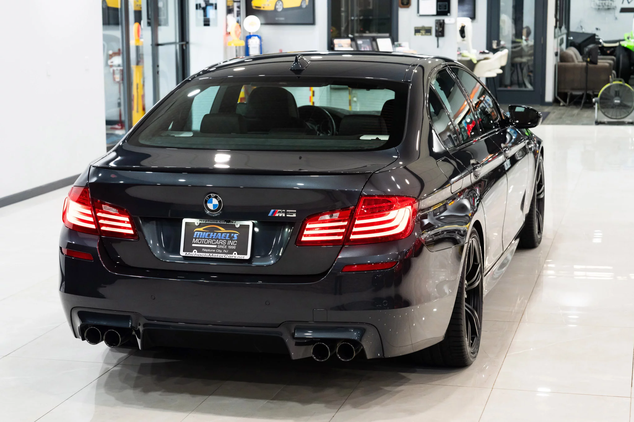 Singapore Grey BMW M5