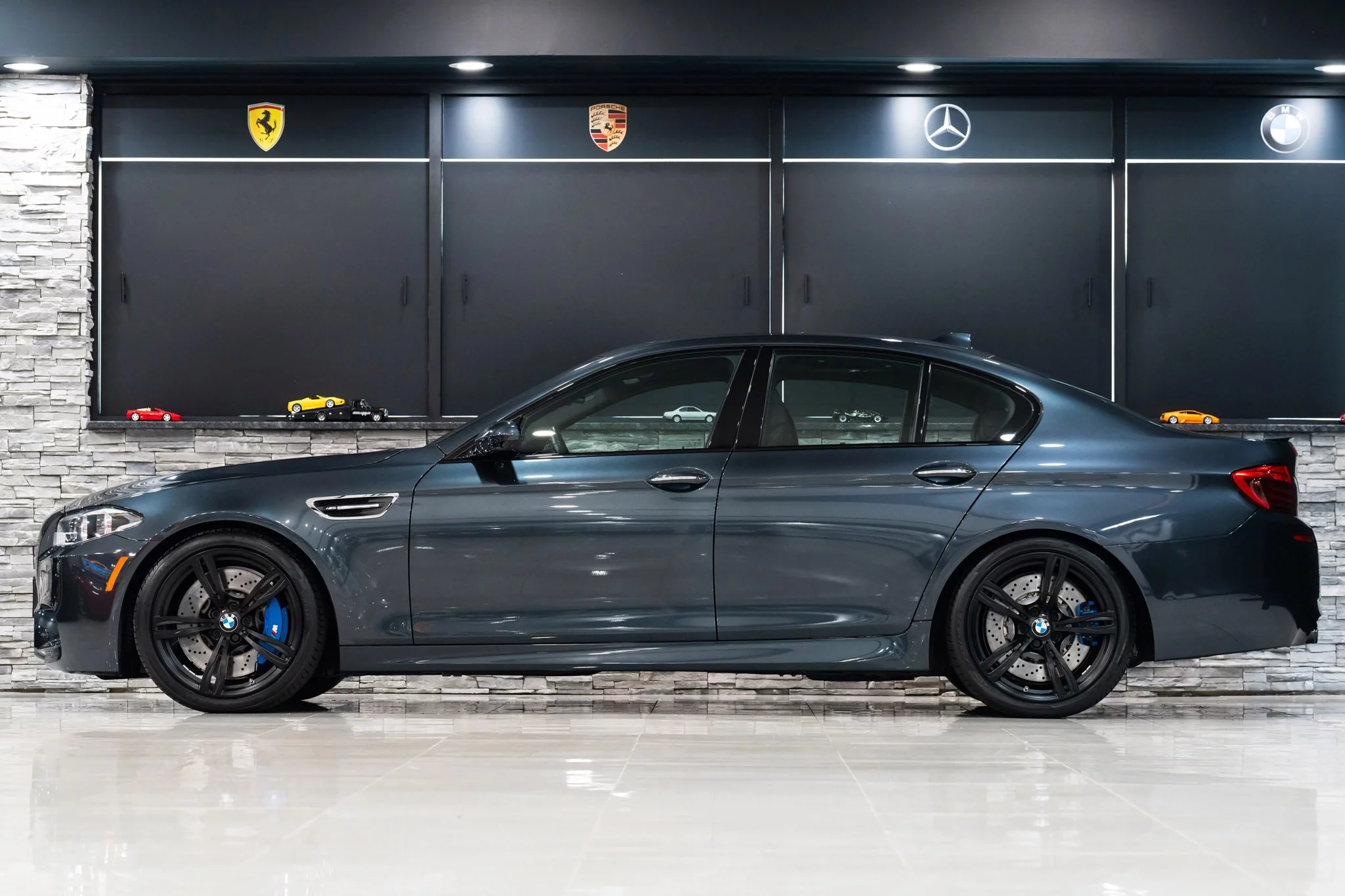 Singapore Grey BMW M5