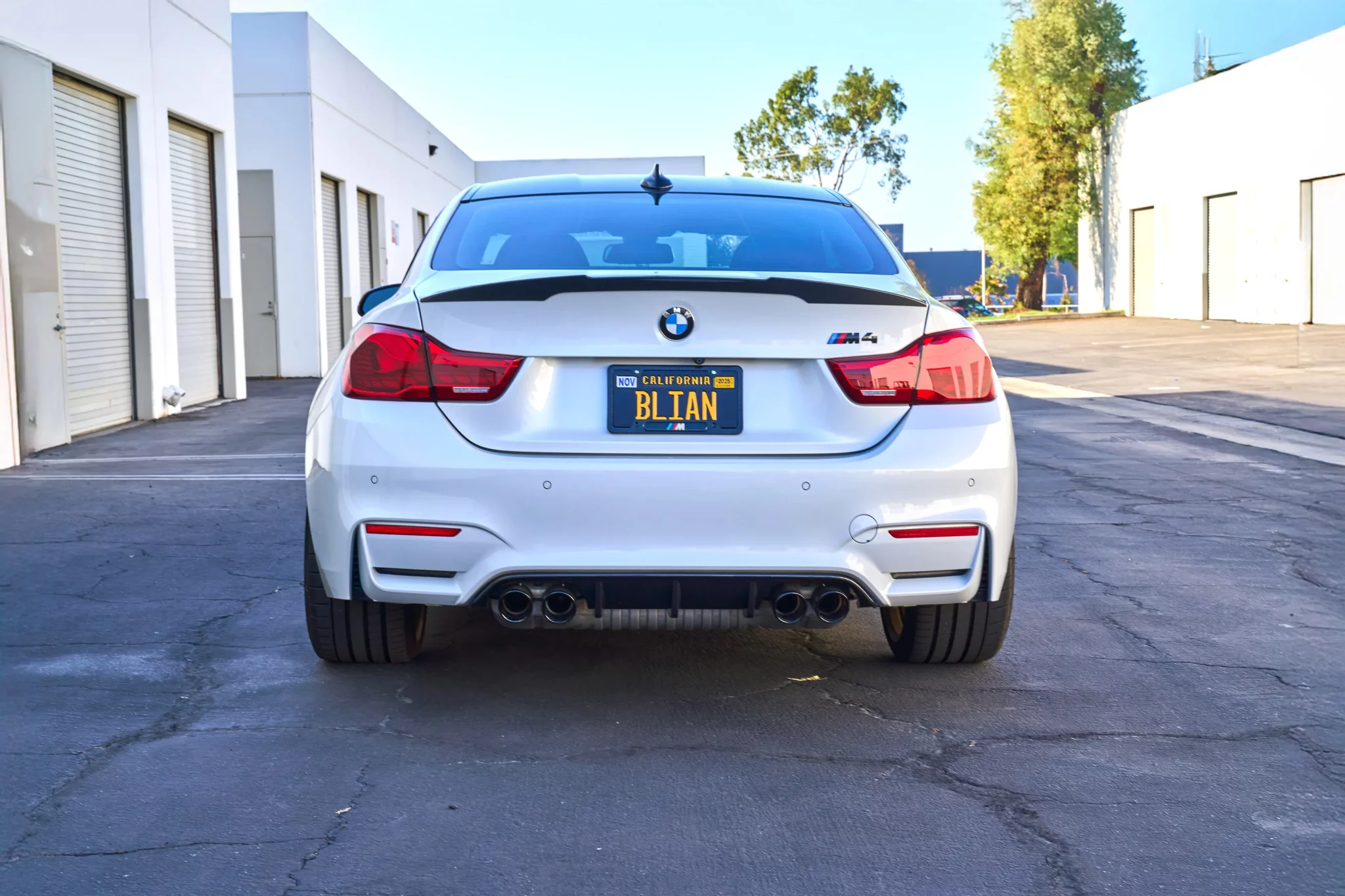 Mineral White BMW M4