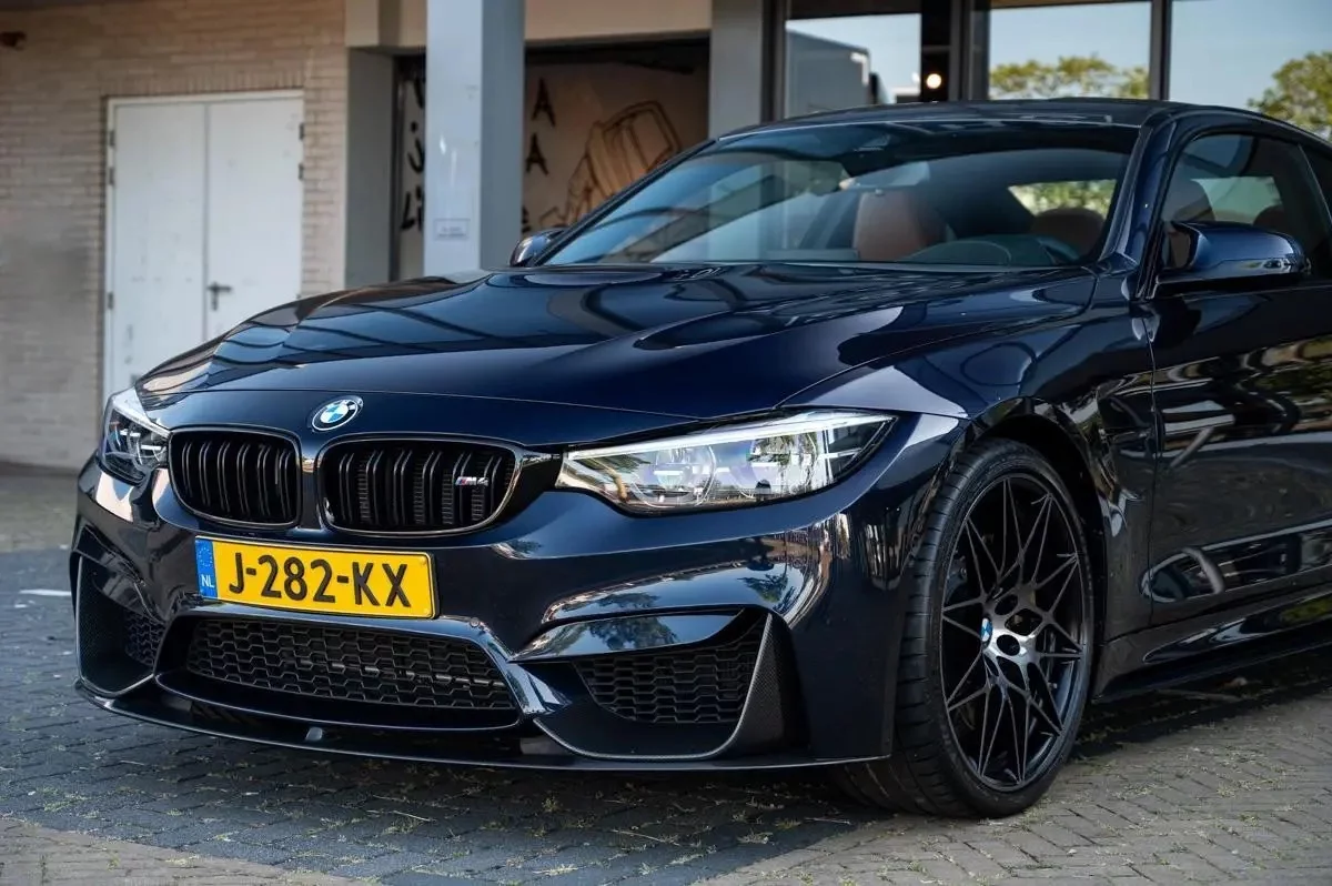 Night Blue BMW M4