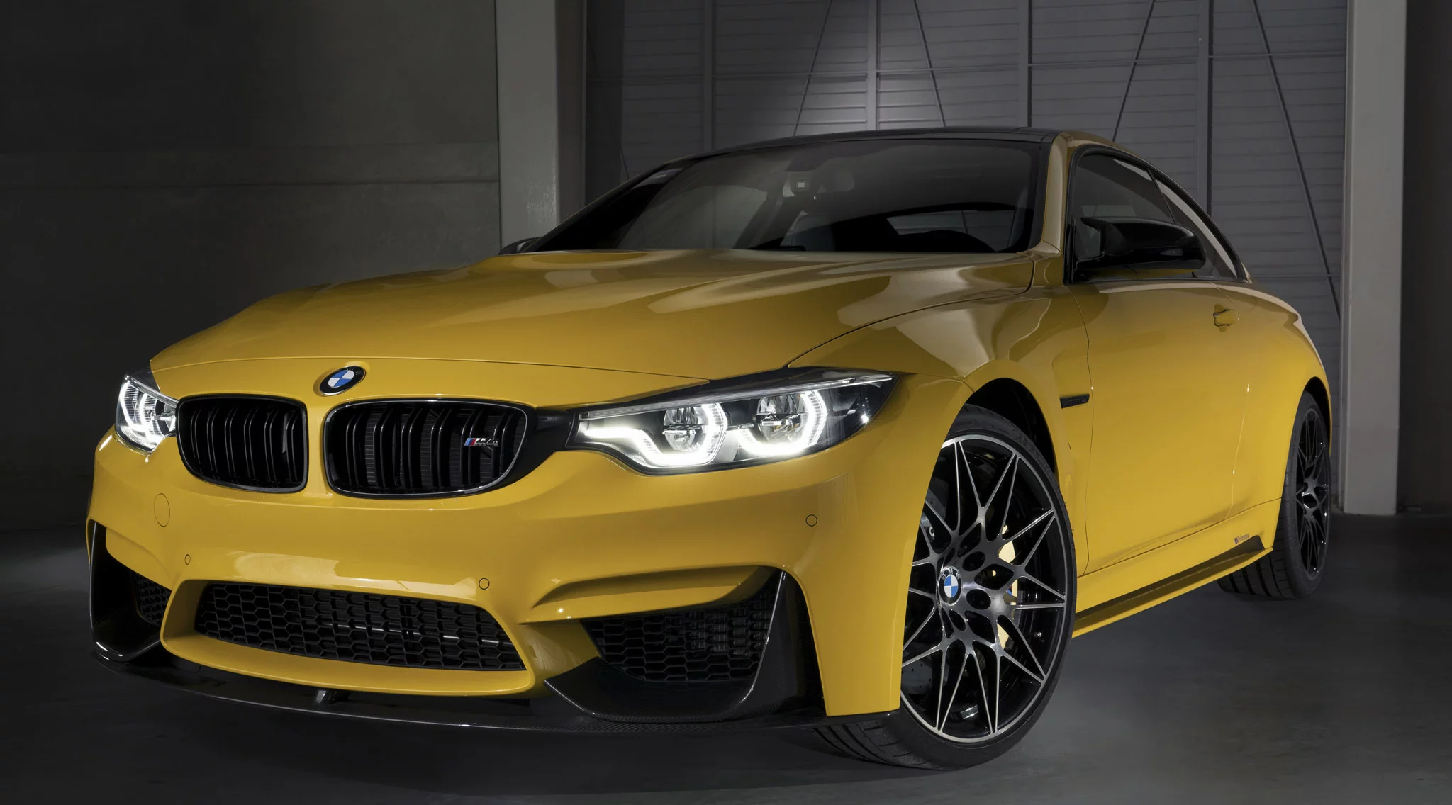 Speed Yellow BMW M4